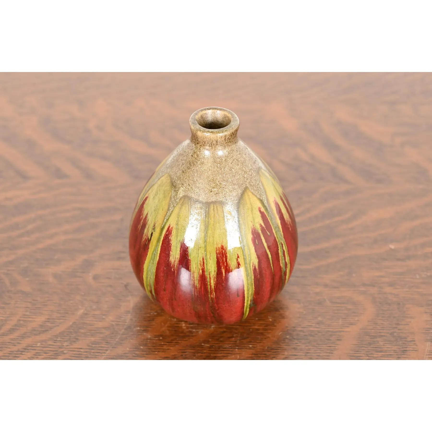 Moderno Vaso a bocciolo moderno in ceramica smaltata a goccia in vendita