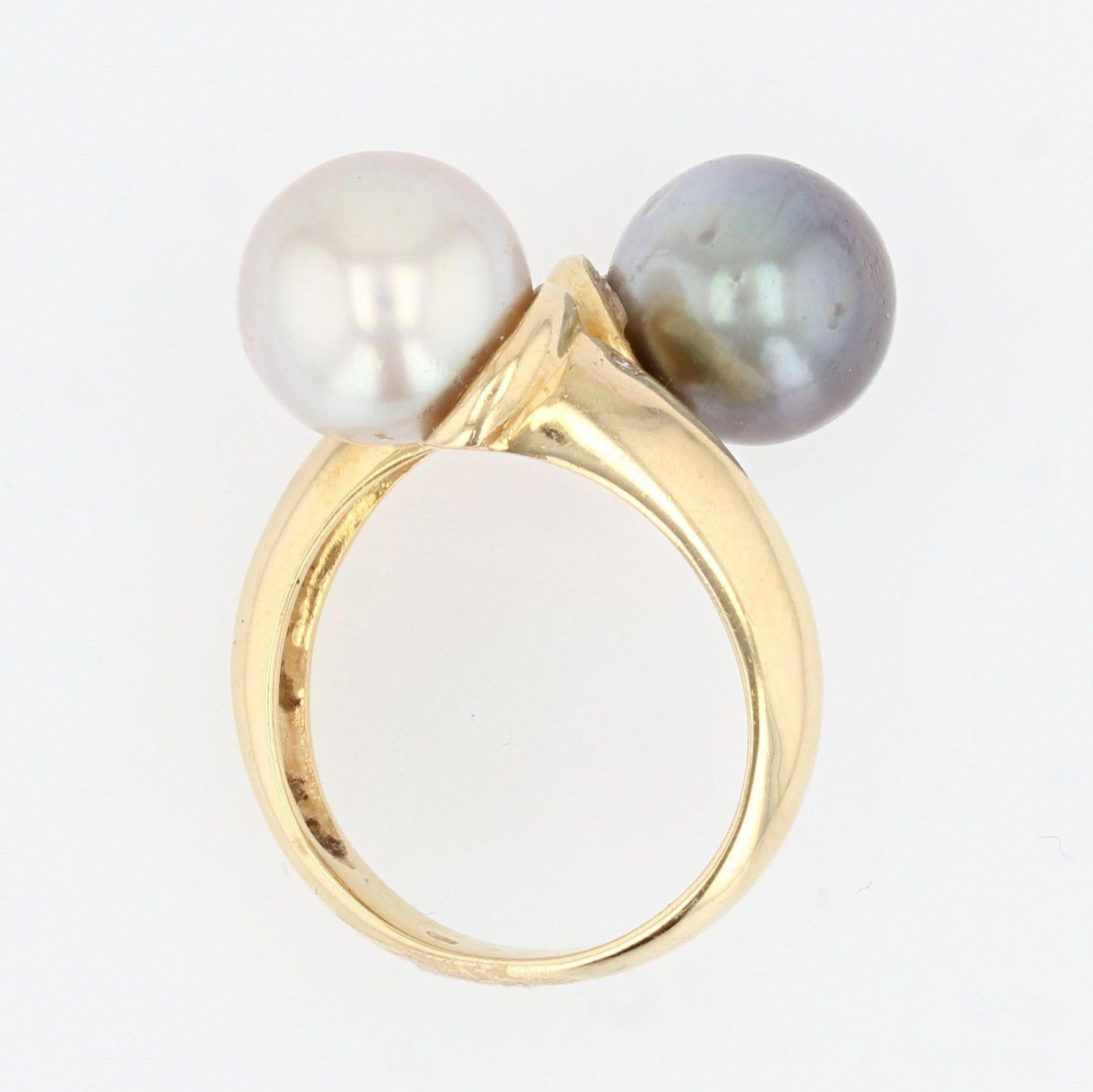 Modern Duo White Pearl Gray Pearl Diamonds 18 Karat Yellow Gold Ring For Sale 5
