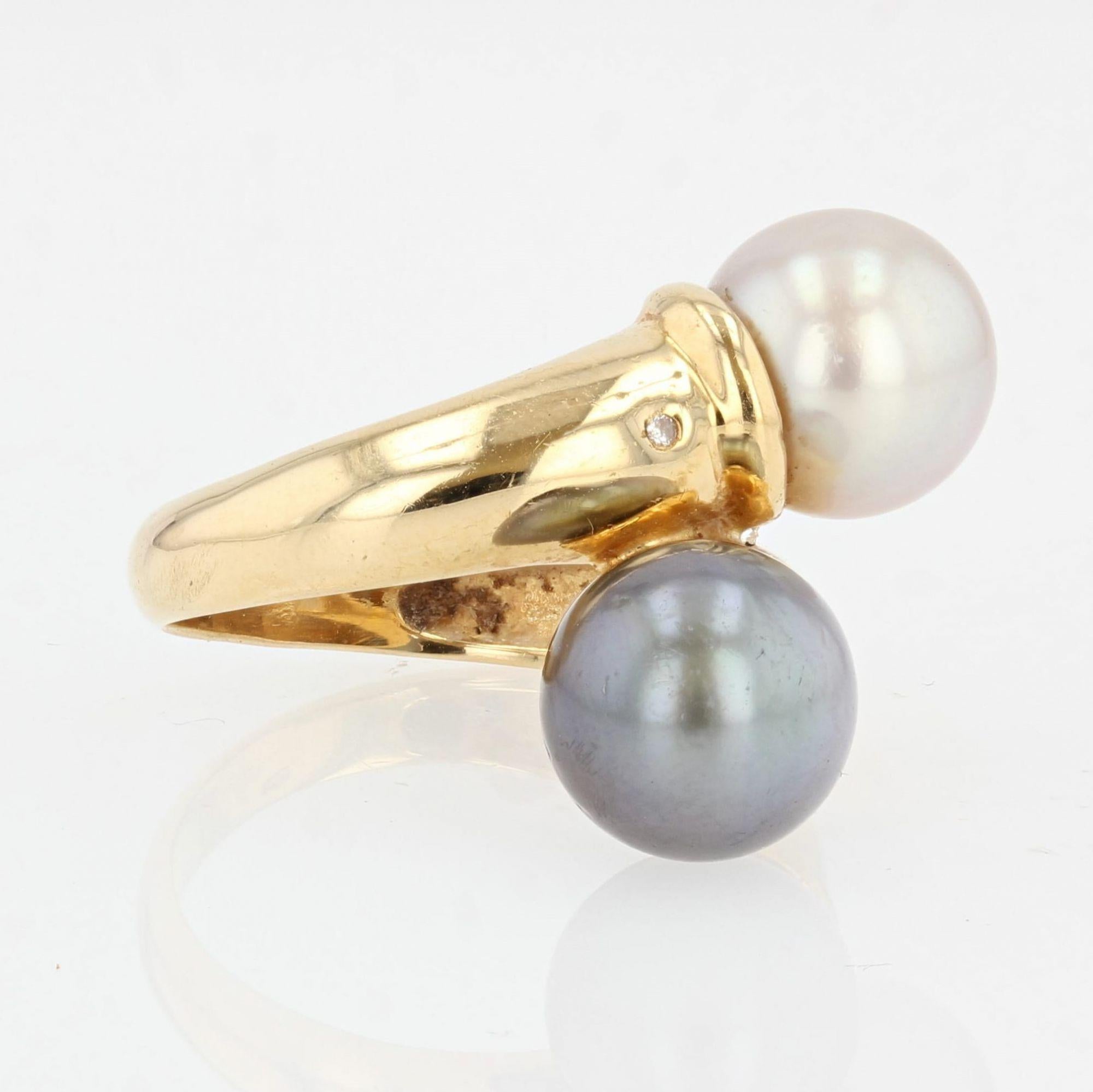Modern Duo White Pearl Gray Pearl Diamonds 18 Karat Yellow Gold Ring For Sale 3
