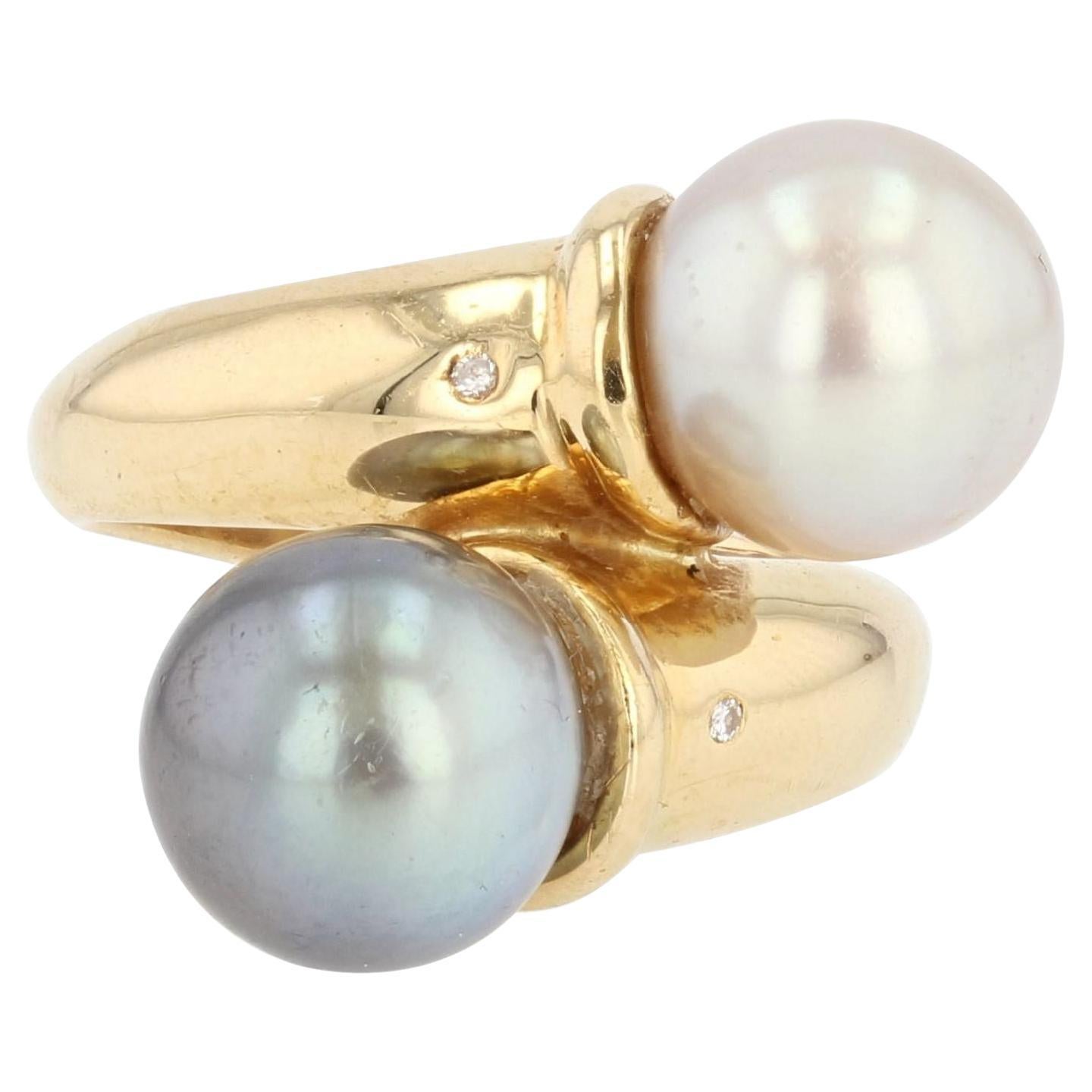 Bague moderne duo de perles blanches, perles grises et diamants en or jaune 18 carats