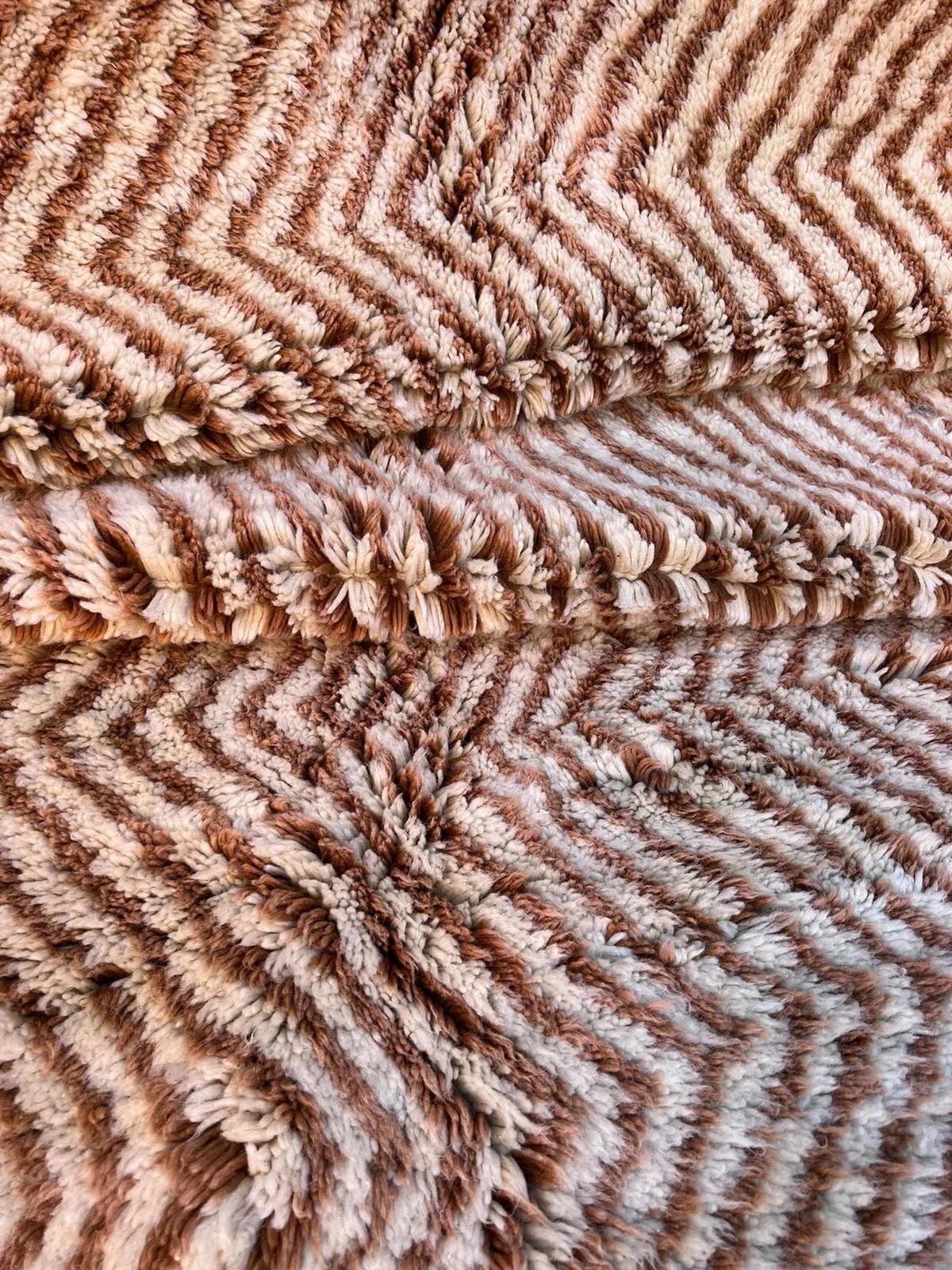 Modern Dusty Rose Moroccan Wool Beni M'Rirt Rug with Abstract Line Design In New Condition For Sale In Los Angeles, CA