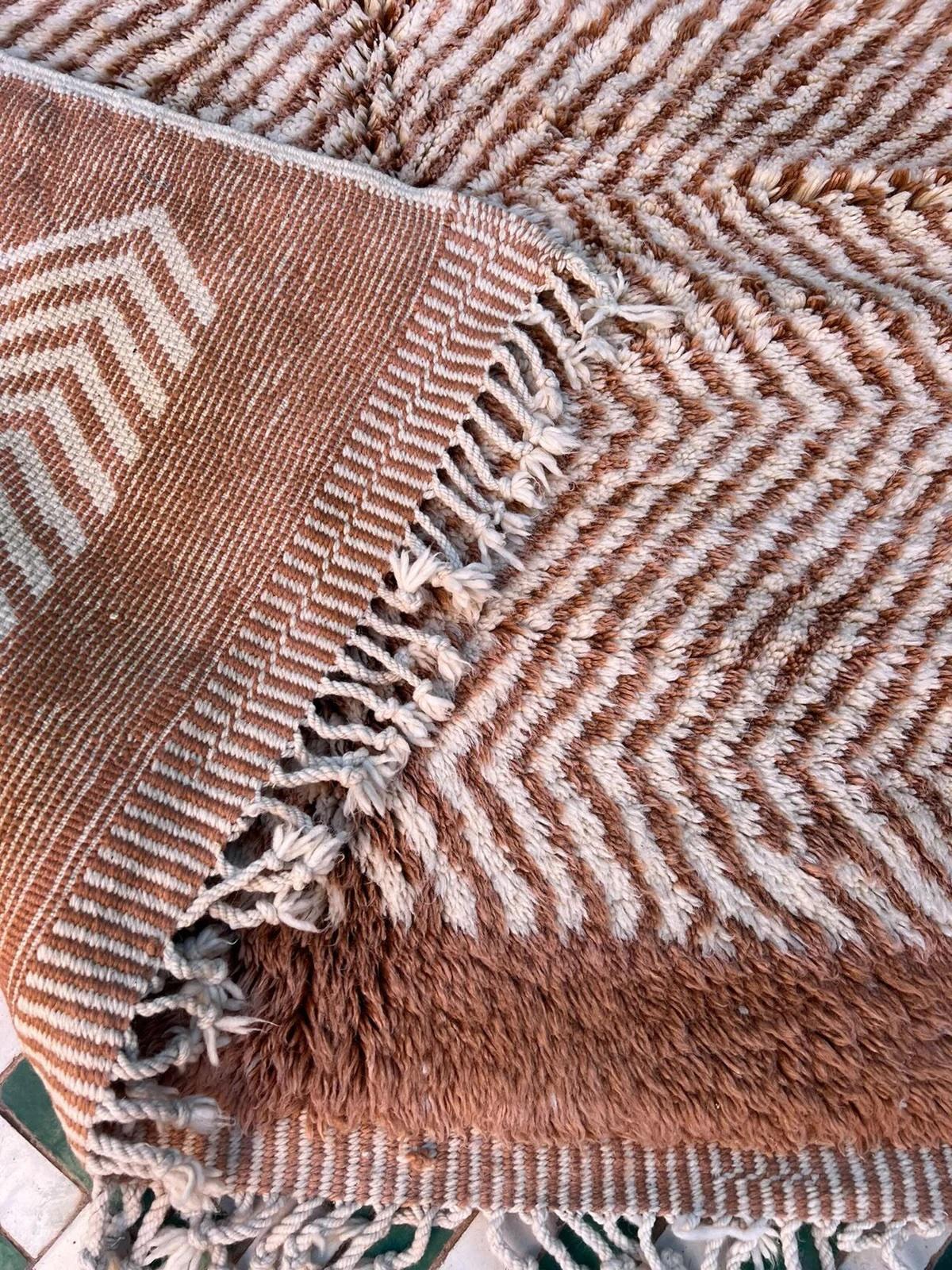 Modern Dusty Rose Moroccan Wool Beni M'Rirt Rug with Abstract Line Design For Sale 2