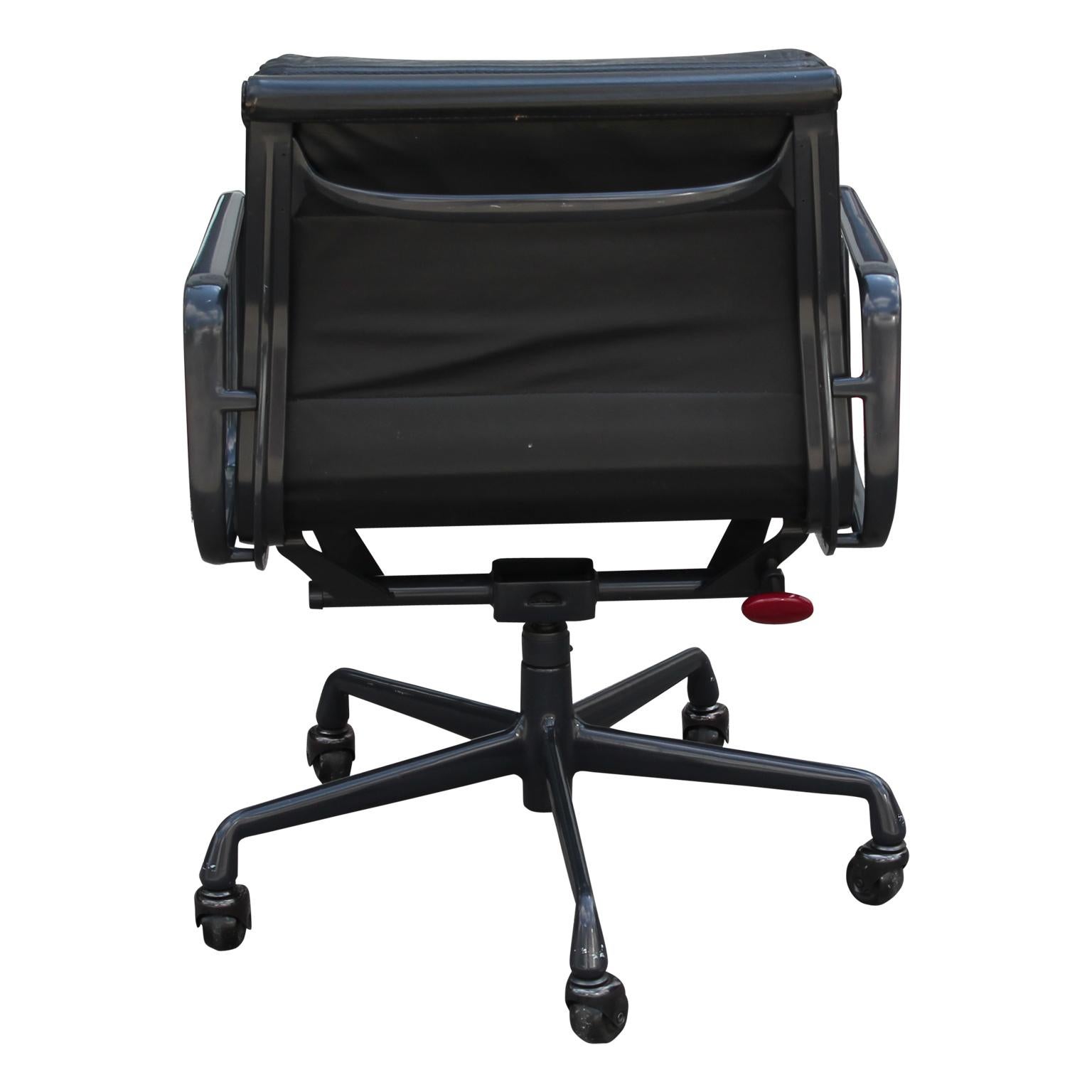 Mid-Century Modern Modern Eames Aluminum Soft Pad Black Office Chair