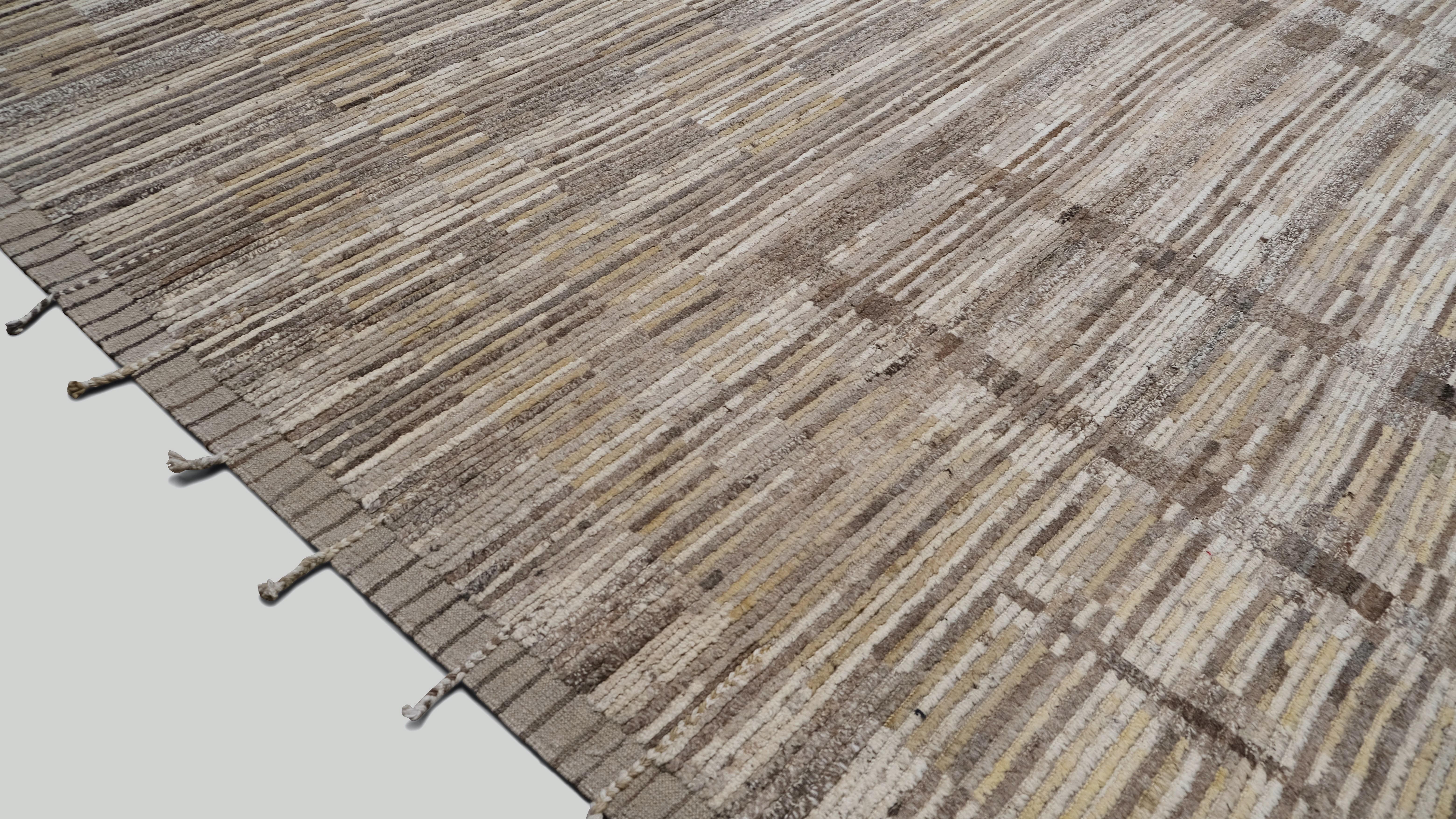 Moderner Erdfarbener Wollteppich mit abstrakten gemusterten Texturen 13'5''x14'7'' (Handgeknüpft) im Angebot