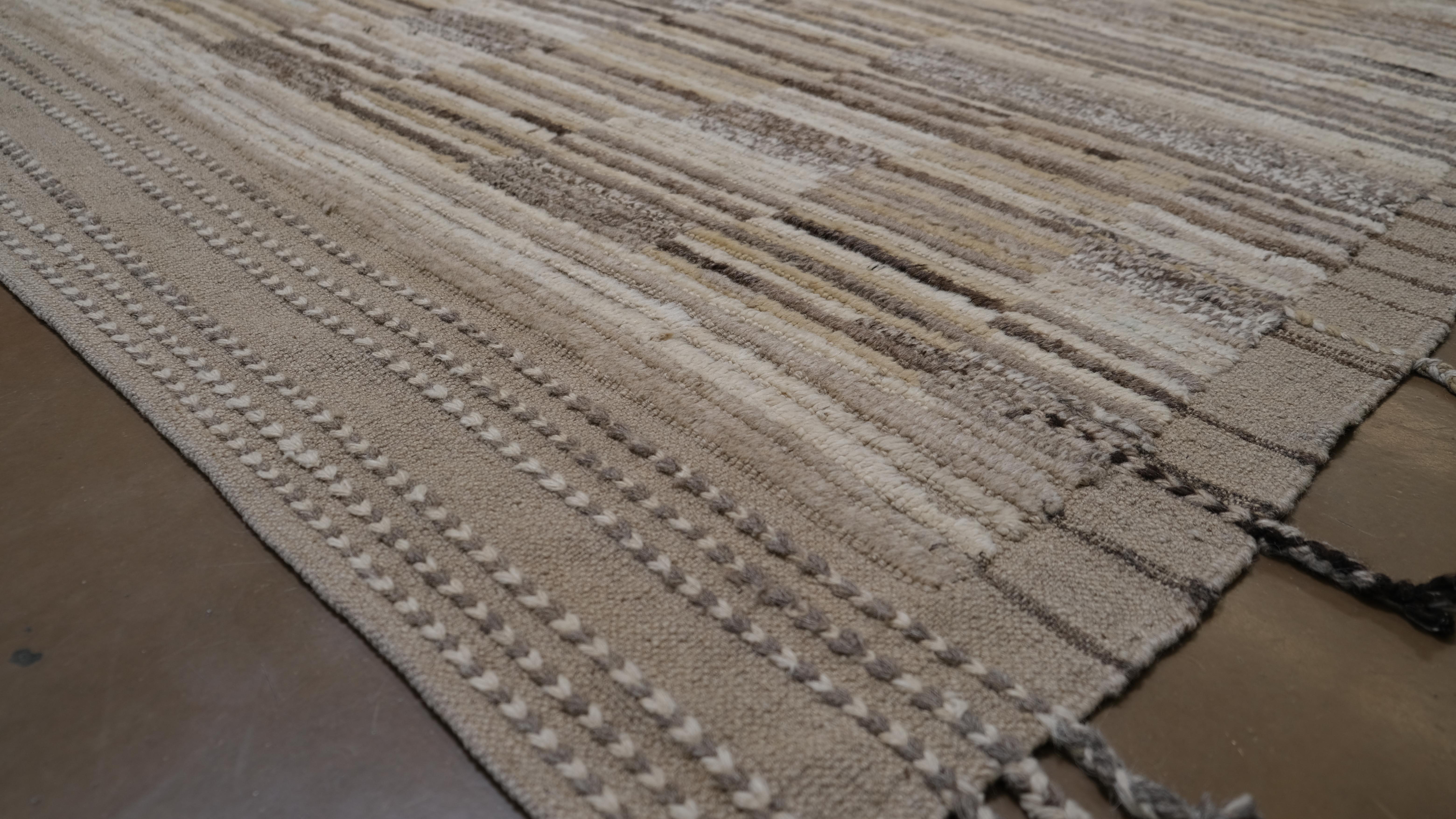 Moderner Erdfarbener Wollteppich mit abstrakten gemusterten Texturen 13'5''x14'7'' im Zustand „Neu“ im Angebot in Torrance, CA