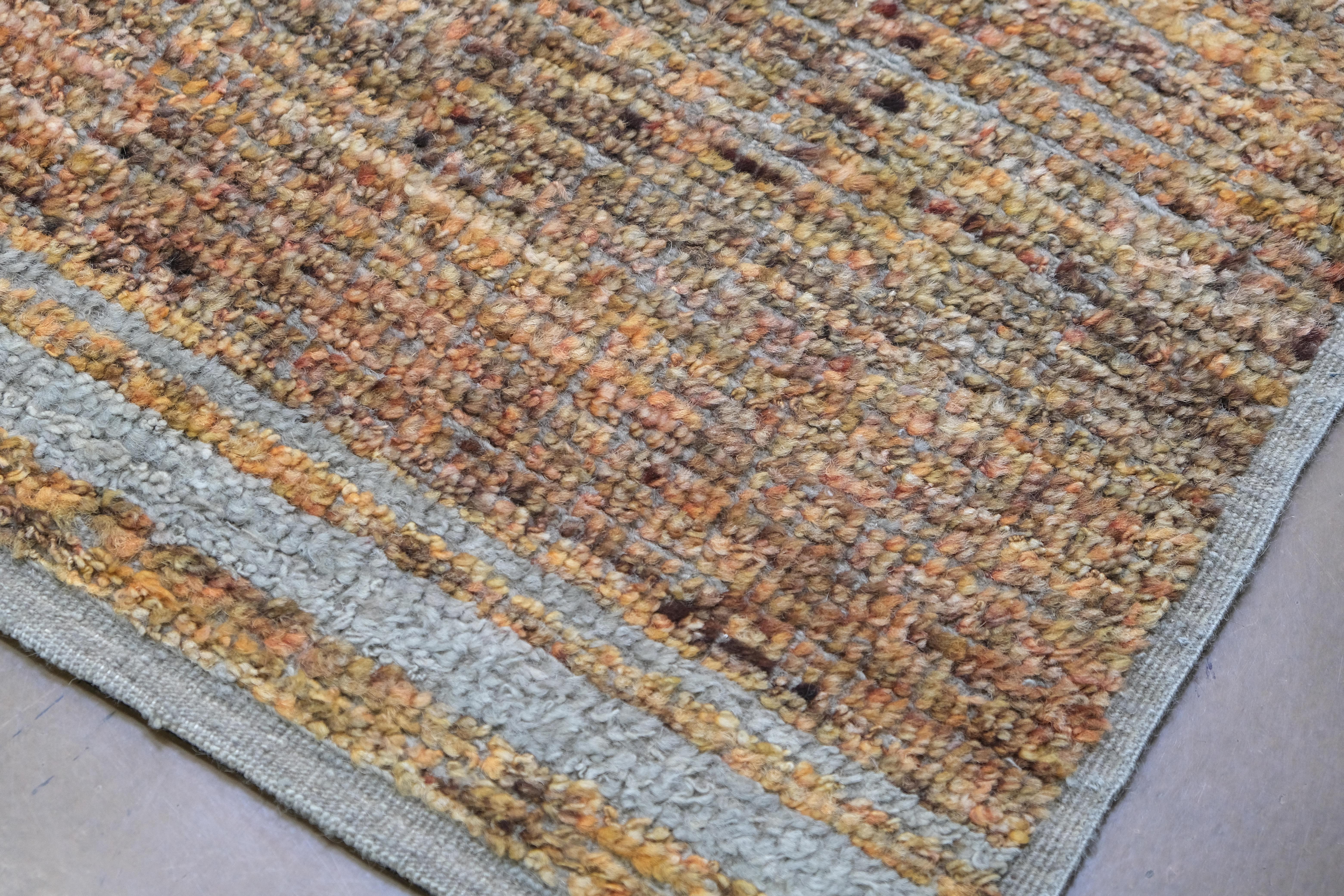 Moderne Tapis moderne en laine dans les tons de terre 9'2''x11'9'' en vente