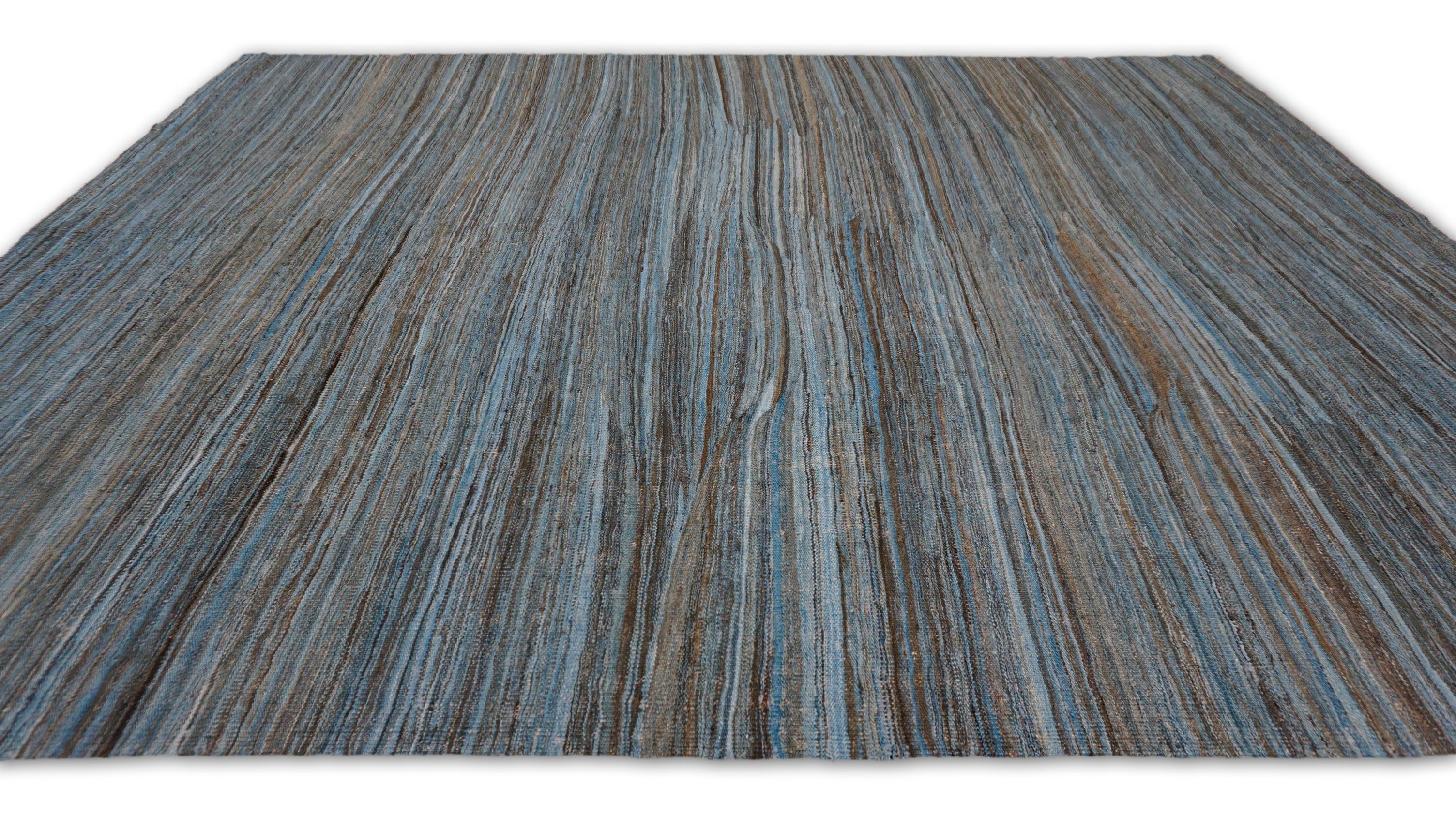 Moderner Erdblauer Ton-Kelim-Teppich aus Wolle 8'2''x10' (Handgewebt) im Angebot