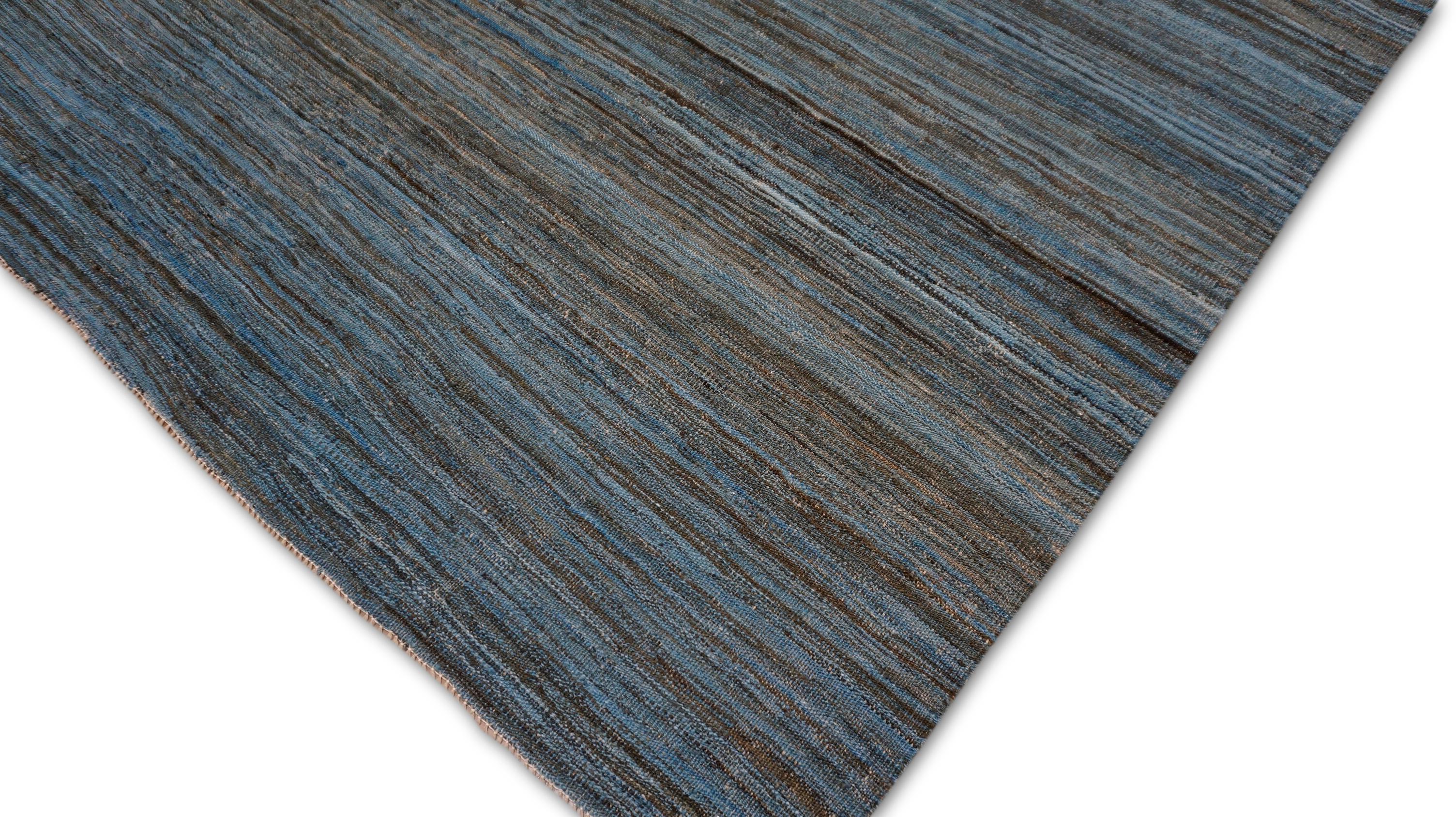 Moderner Erdblauer Ton-Kelim-Teppich aus Wolle 8'2''x10' (21. Jahrhundert und zeitgenössisch) im Angebot