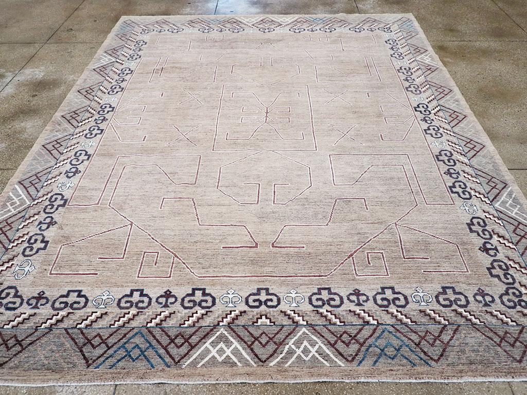 Ce tapis Khotan du Turkestan oriental du 21e siècle, mesurant 9' 5