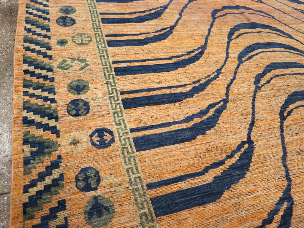 Moderner Ostturkestanischer Khotan-Teppich in Zimmergröße (Handgeknüpft) im Angebot