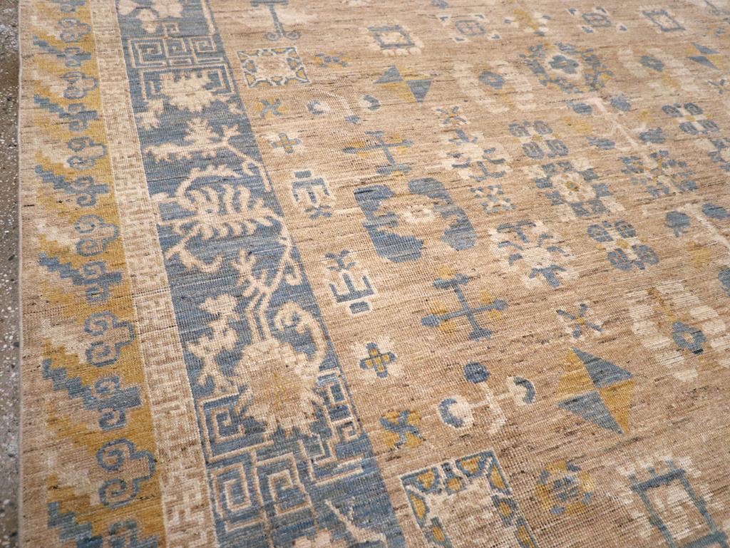 Turkestan orientale Tappeto moderno East Turkestan Khotan Dimensione Camera in vendita