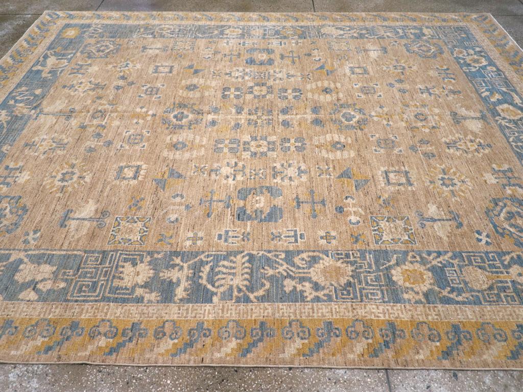Annodato a mano Tappeto moderno East Turkestan Khotan Dimensione Camera in vendita
