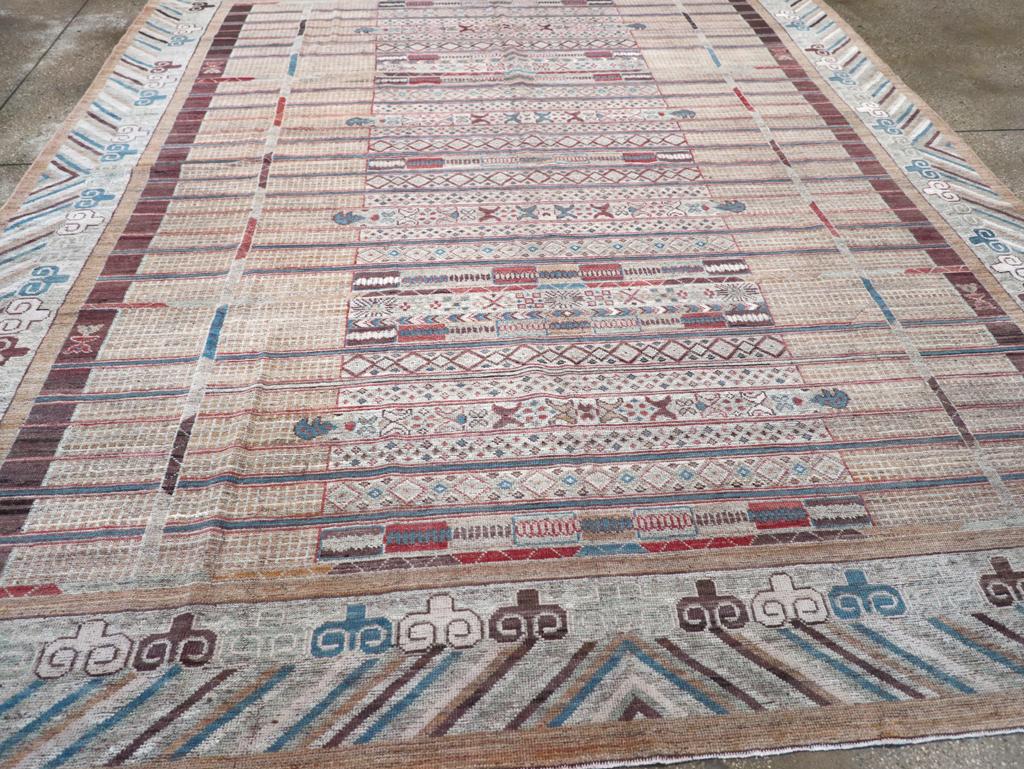 Alfombra moderna del Turquestán Oriental Khotan Tamaño de la habitación en Nuevo estado para la venta en New York, NY