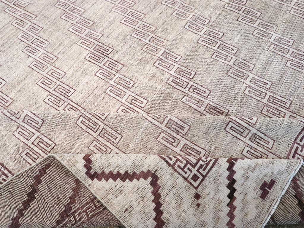 Moderner Ostturkestanischer Khotan-Teppich in Zimmergröße im Angebot 1