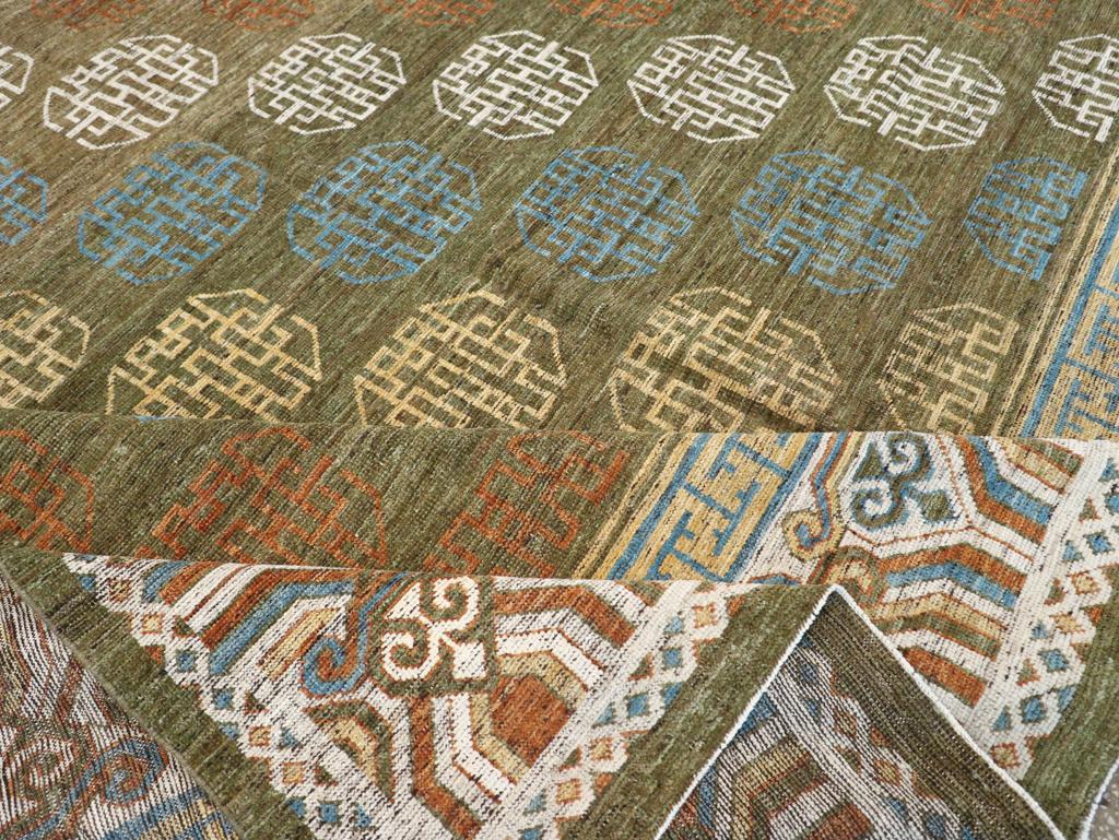 Tapis Khotan moderne du Turkestan oriental en vente 1