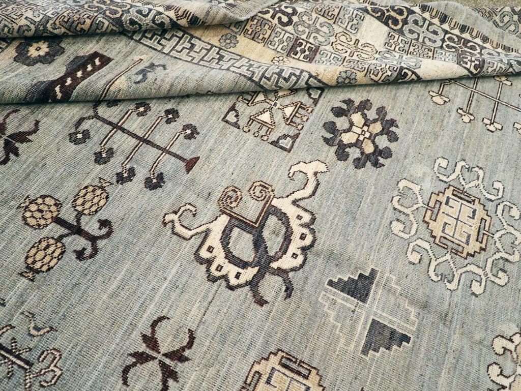 Moderner Ostturkestanischer Khotan-Teppich in Zimmergröße im Angebot 2