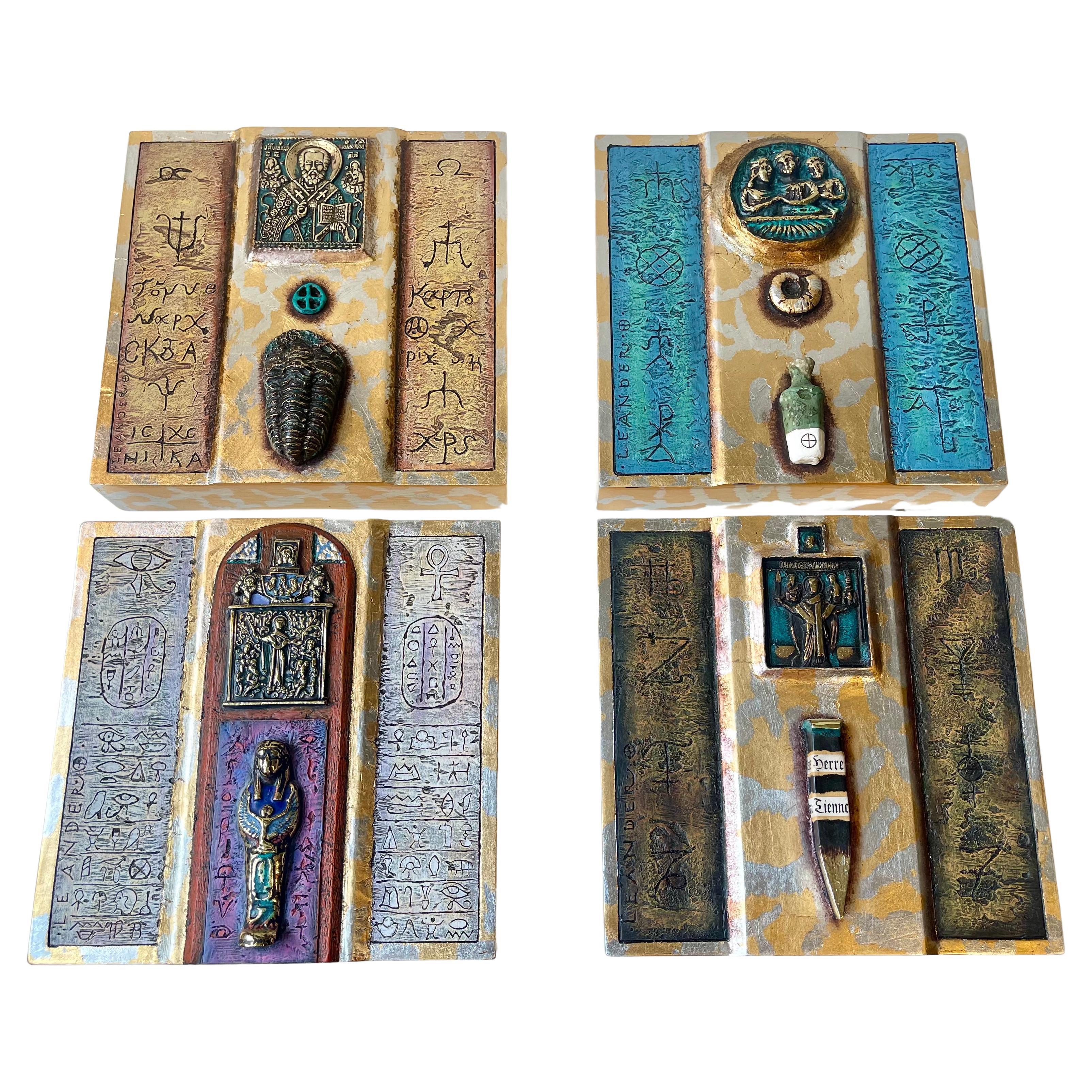 Icone moderne ed eclettiche in ceramica e bronzo, appese a parete, set di 4 pezzi in vendita