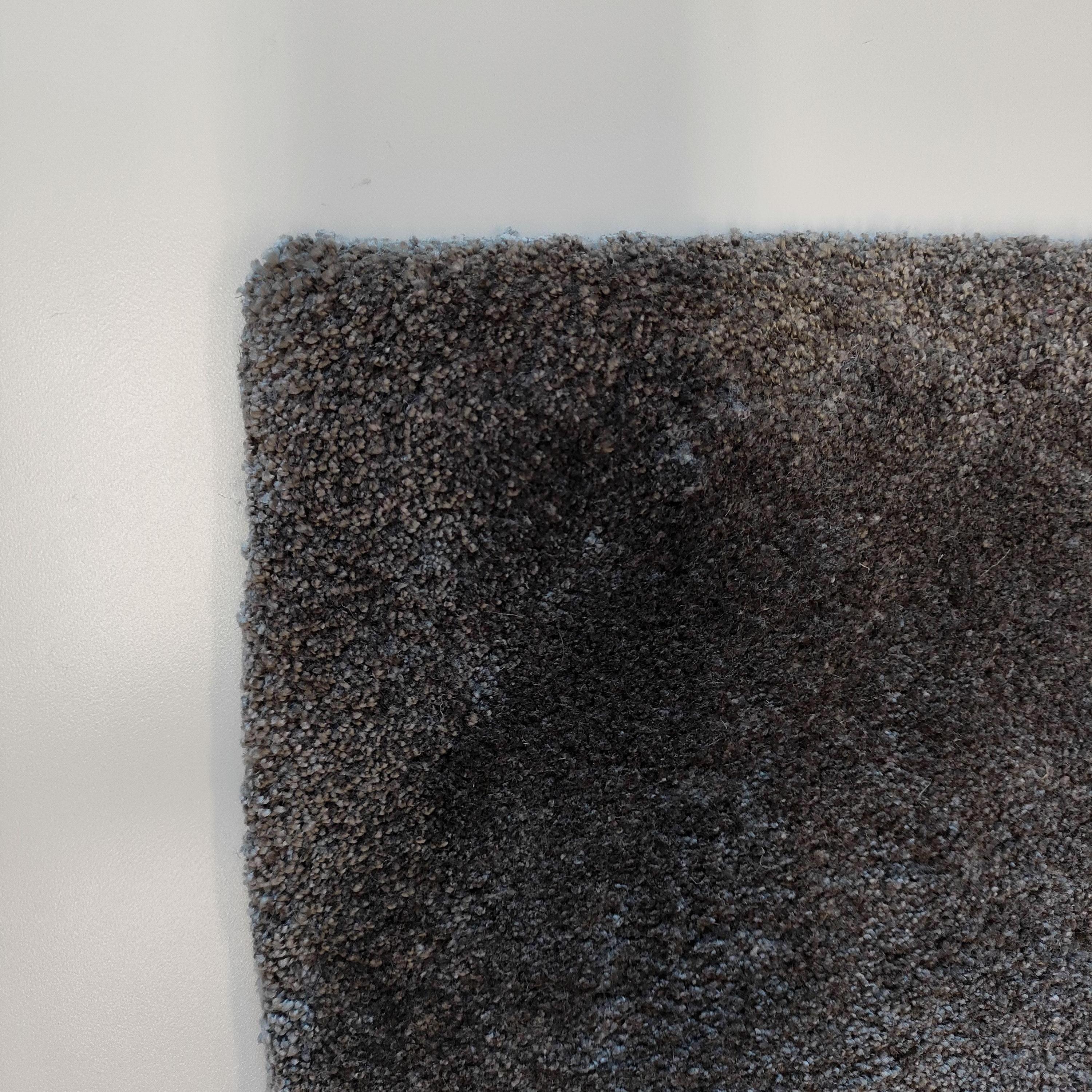 Moderner eklektischer Teppich mit handgetufteter botanischer Seide (21. Jahrhundert und zeitgenössisch) im Angebot