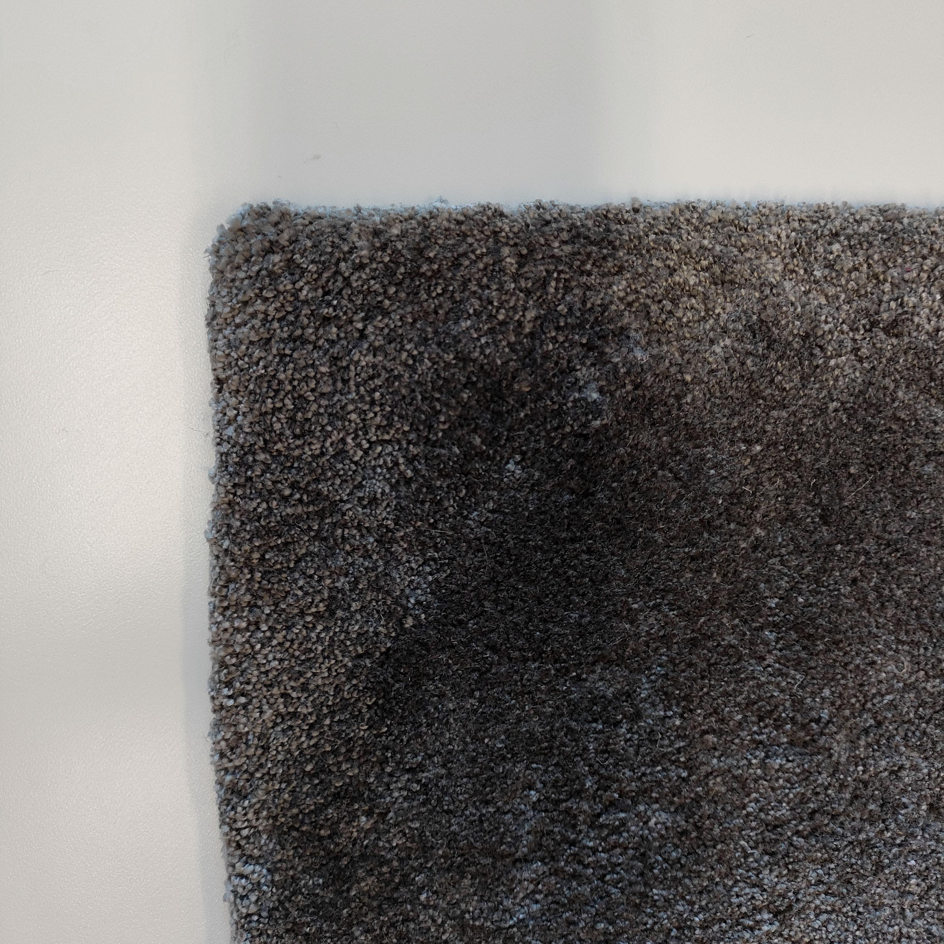 Moderner Eco-Friendly Handgefertigter Teppich mit vanguardistischem Design (21. Jahrhundert und zeitgenössisch) im Angebot