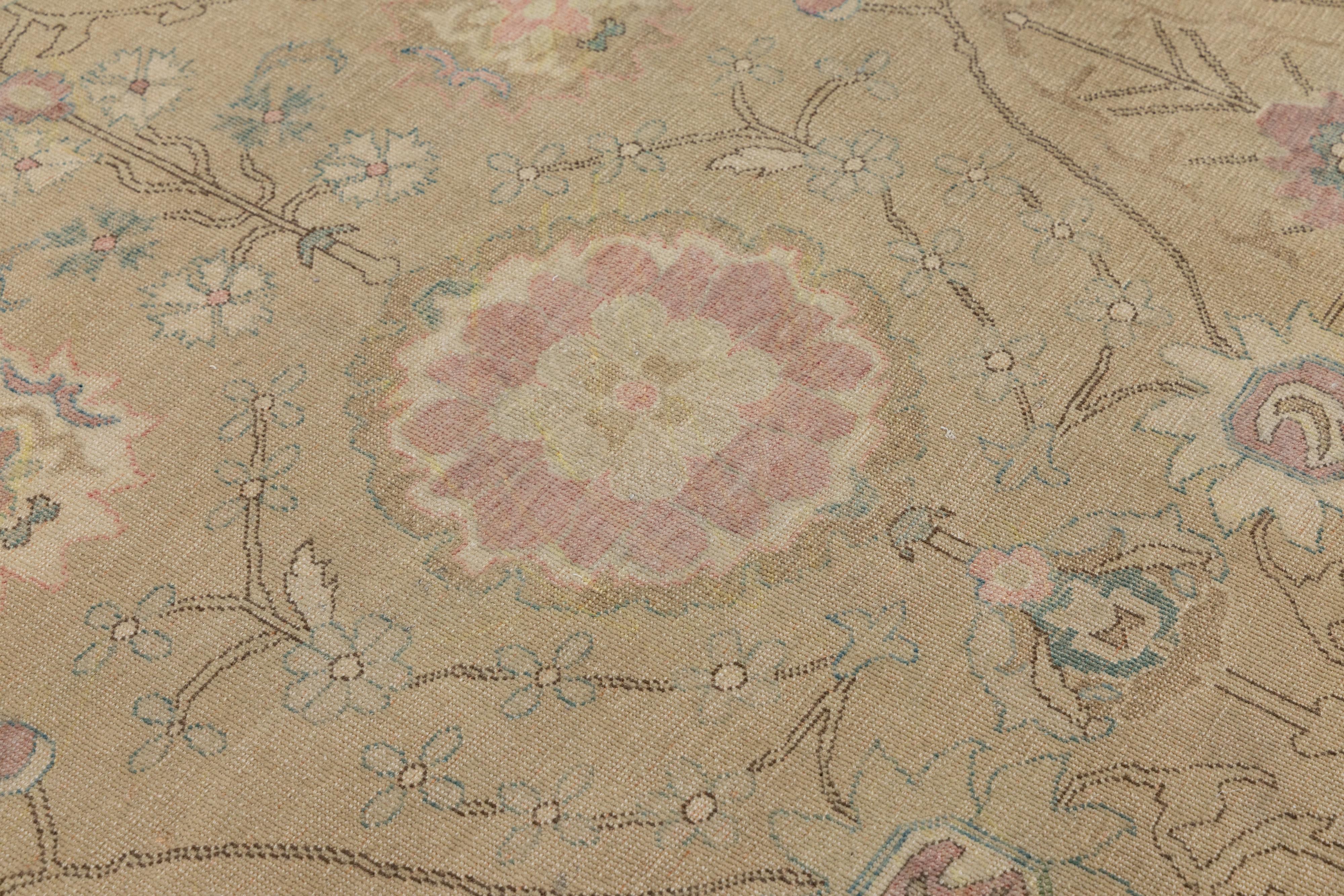 Moderner ägyptischer Oushak-Wollteppich handgefertigt in Tan mit Blumenmotiven im Angebot 4