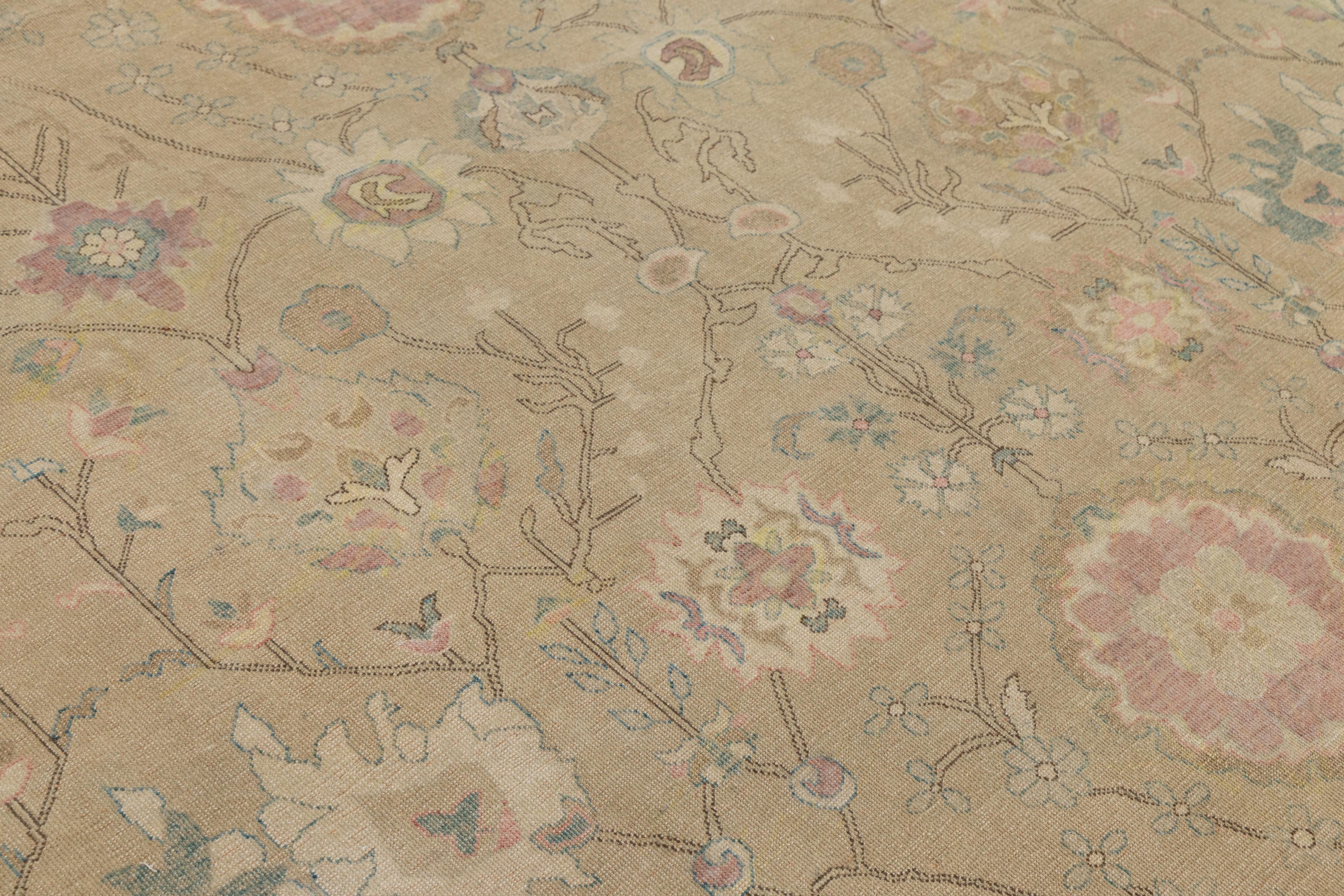 Moderner ägyptischer Oushak-Wollteppich handgefertigt in Tan mit Blumenmotiven im Angebot 2