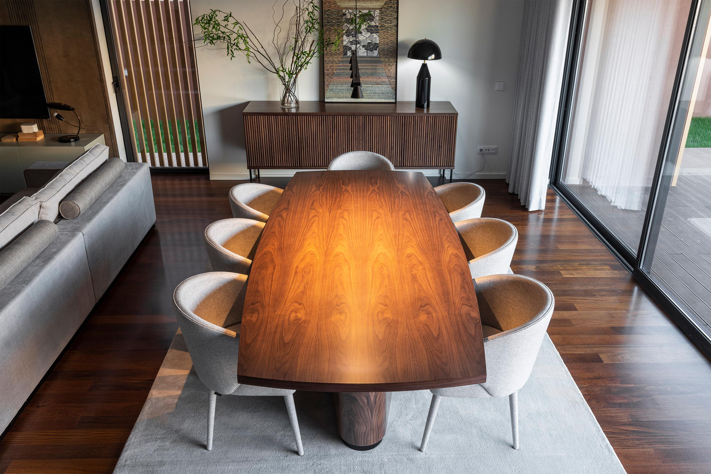 Modern Elea Dining Table Made with Walnut And Brass, Handmade By Stylish Club For Sale 8