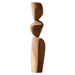 Totem in legno moderno ed elegante di Joel Escalona Still Stand No152