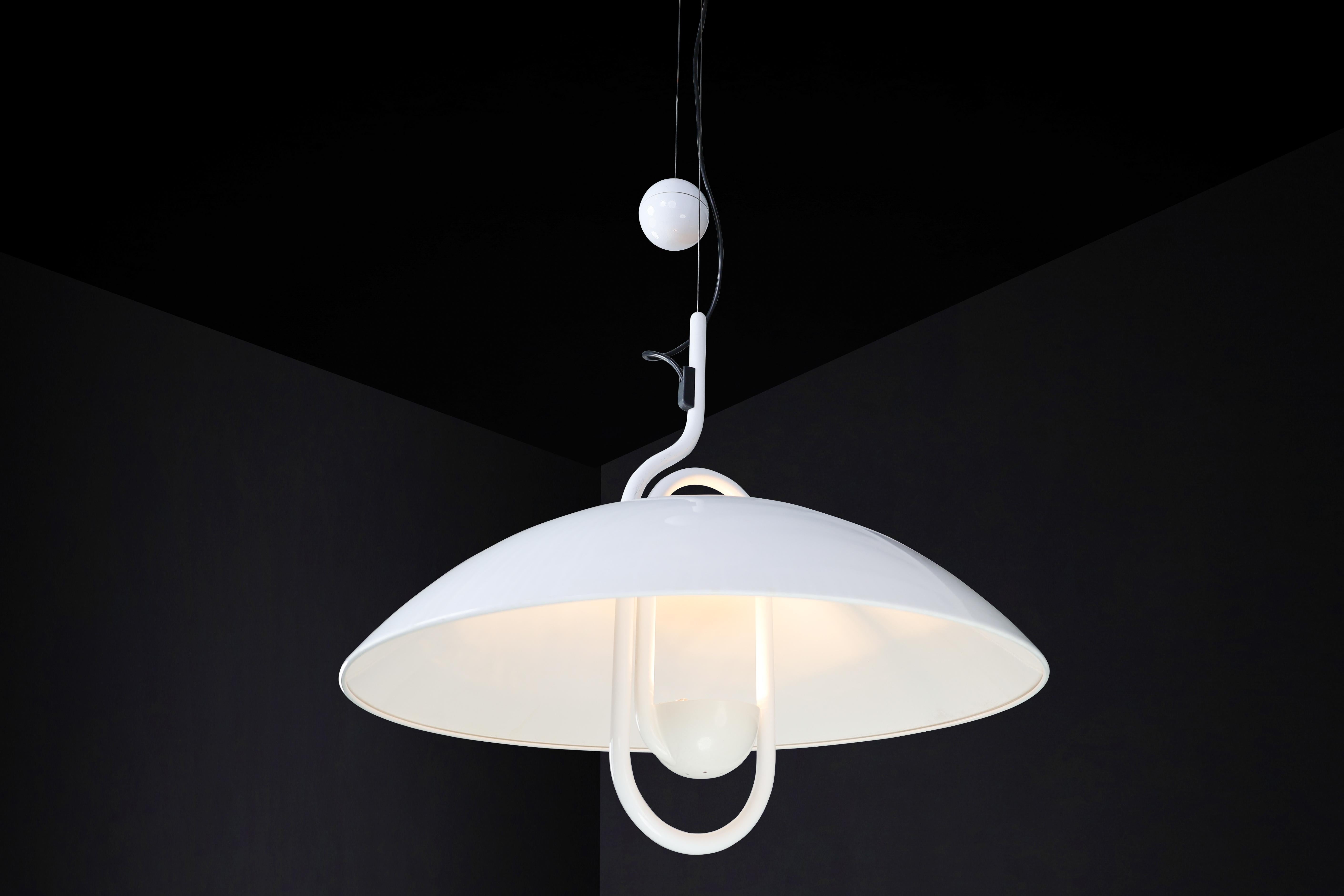 Modern Elio Martinelli for Martinelli Luce Moon Dome Metal Pendant Lamp, Italy, 1980

A rare and striking piece of Italian design, this Moon Dome pendant lamp was created by Elio Martinelli for Martinelli Luce in the 1980s. With its sculptural