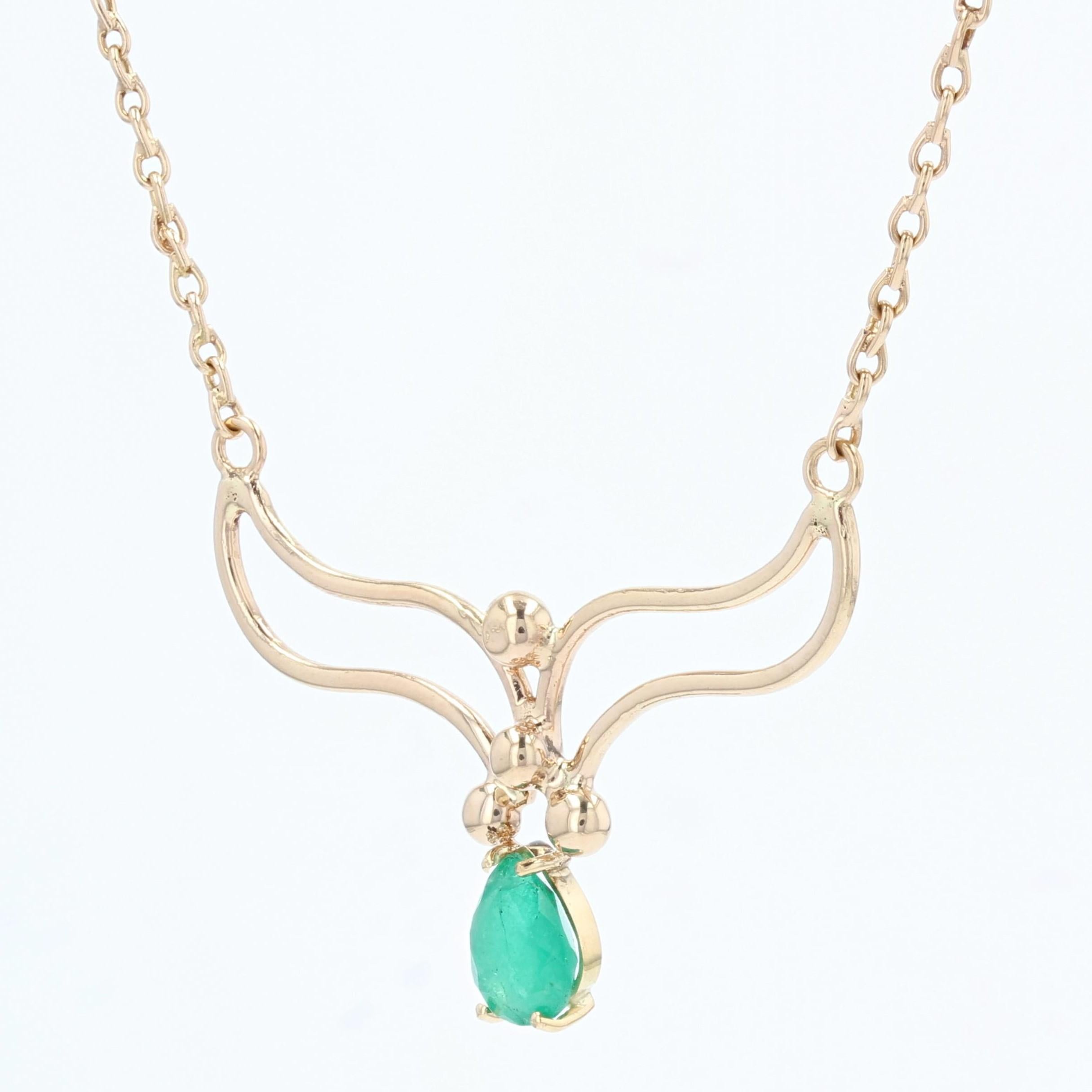 Modern Emerald 18 Karat Rose Gold Necklace For Sale 5