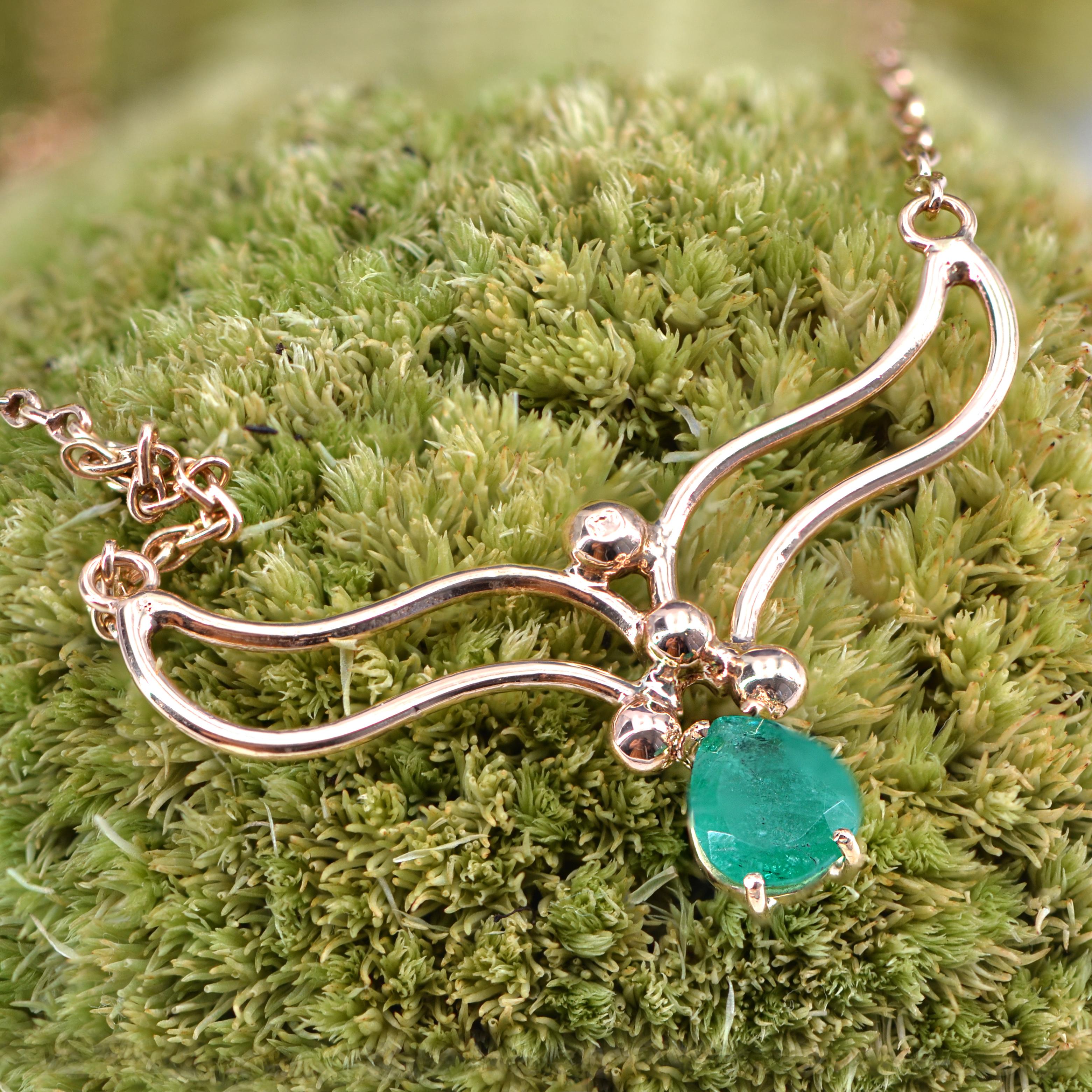 Modern Emerald 18 Karat Rose Gold Necklace In Excellent Condition For Sale In Poitiers, FR