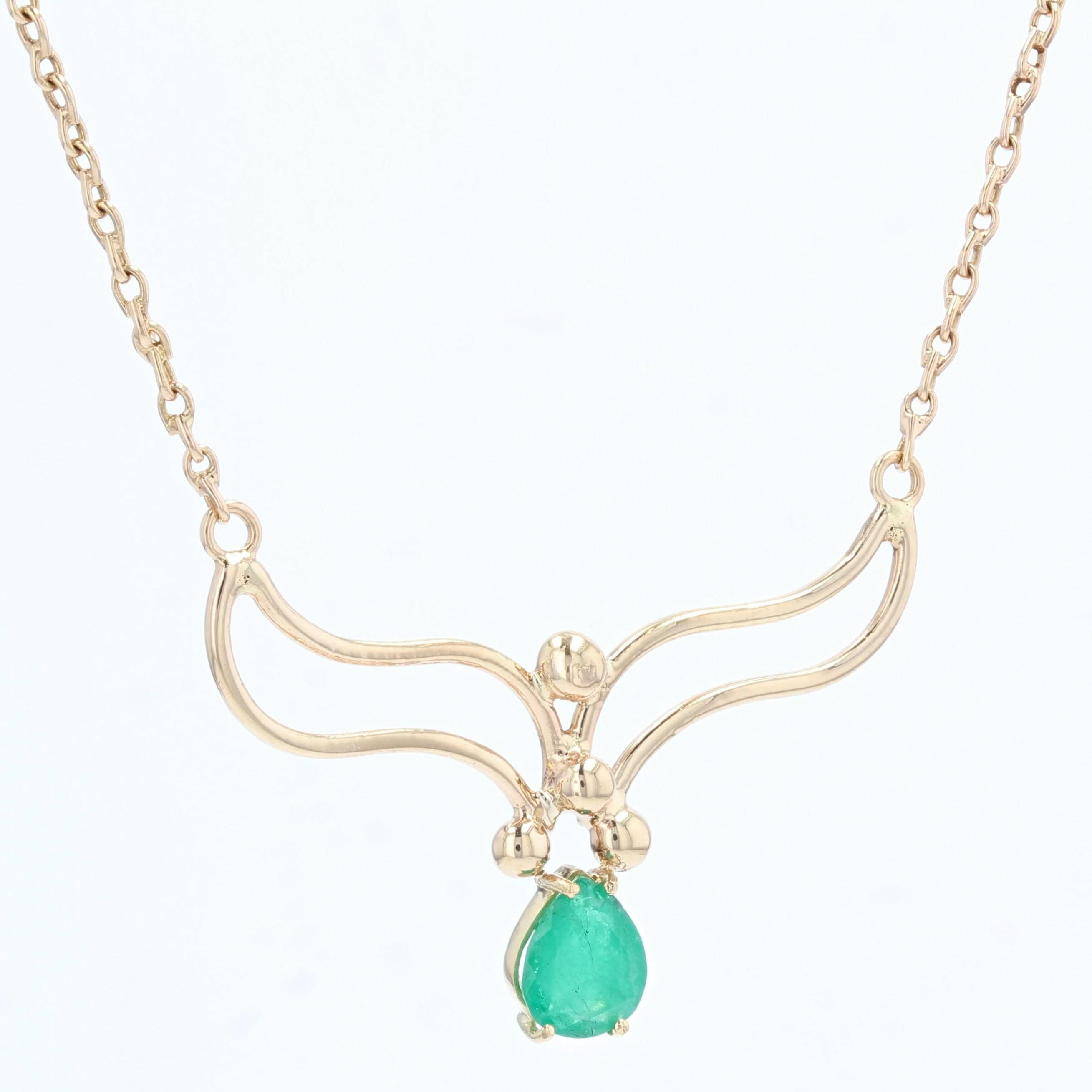 Modern Emerald 18 Karat Rose Gold Necklace For Sale 1
