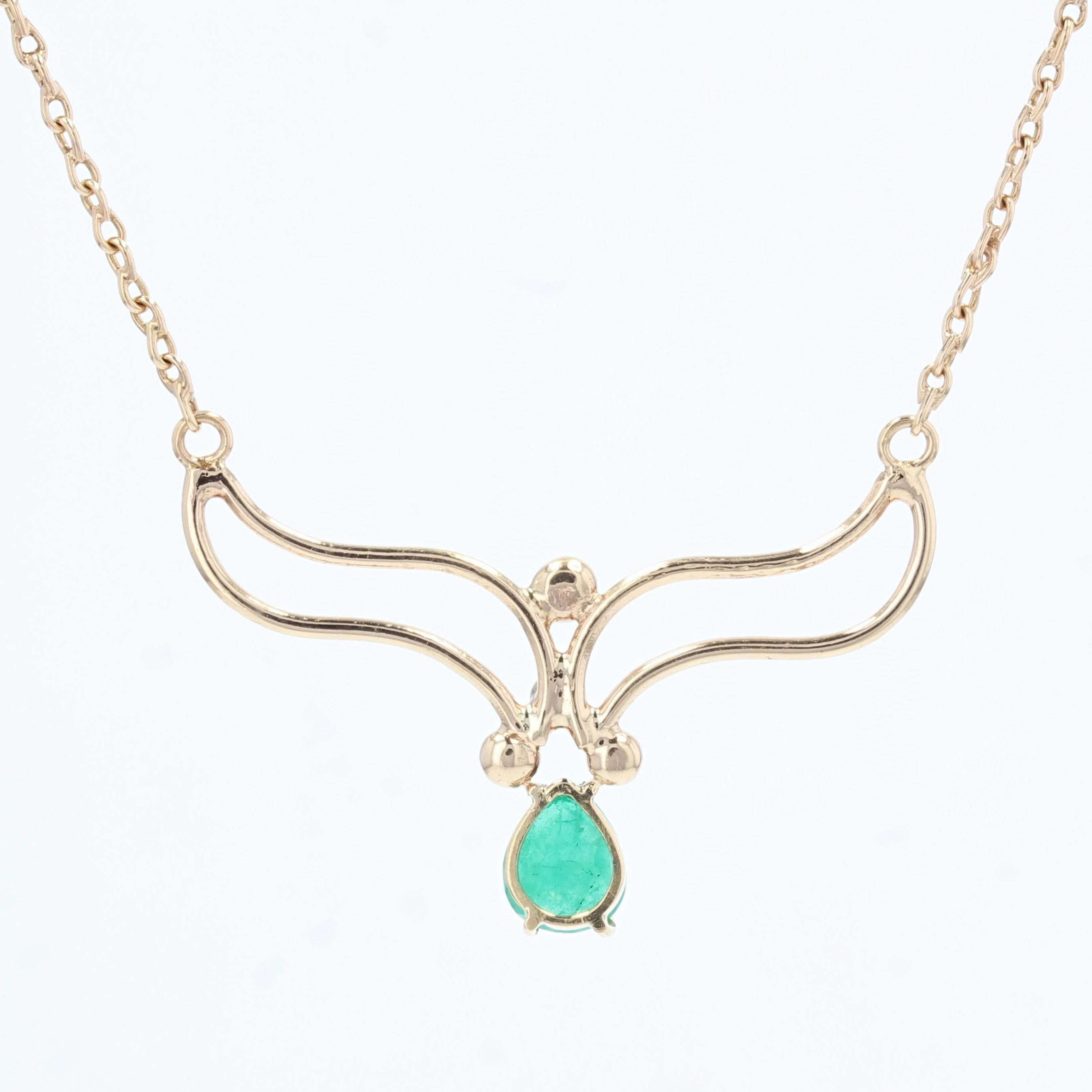 Modern Emerald 18 Karat Rose Gold Necklace For Sale 4