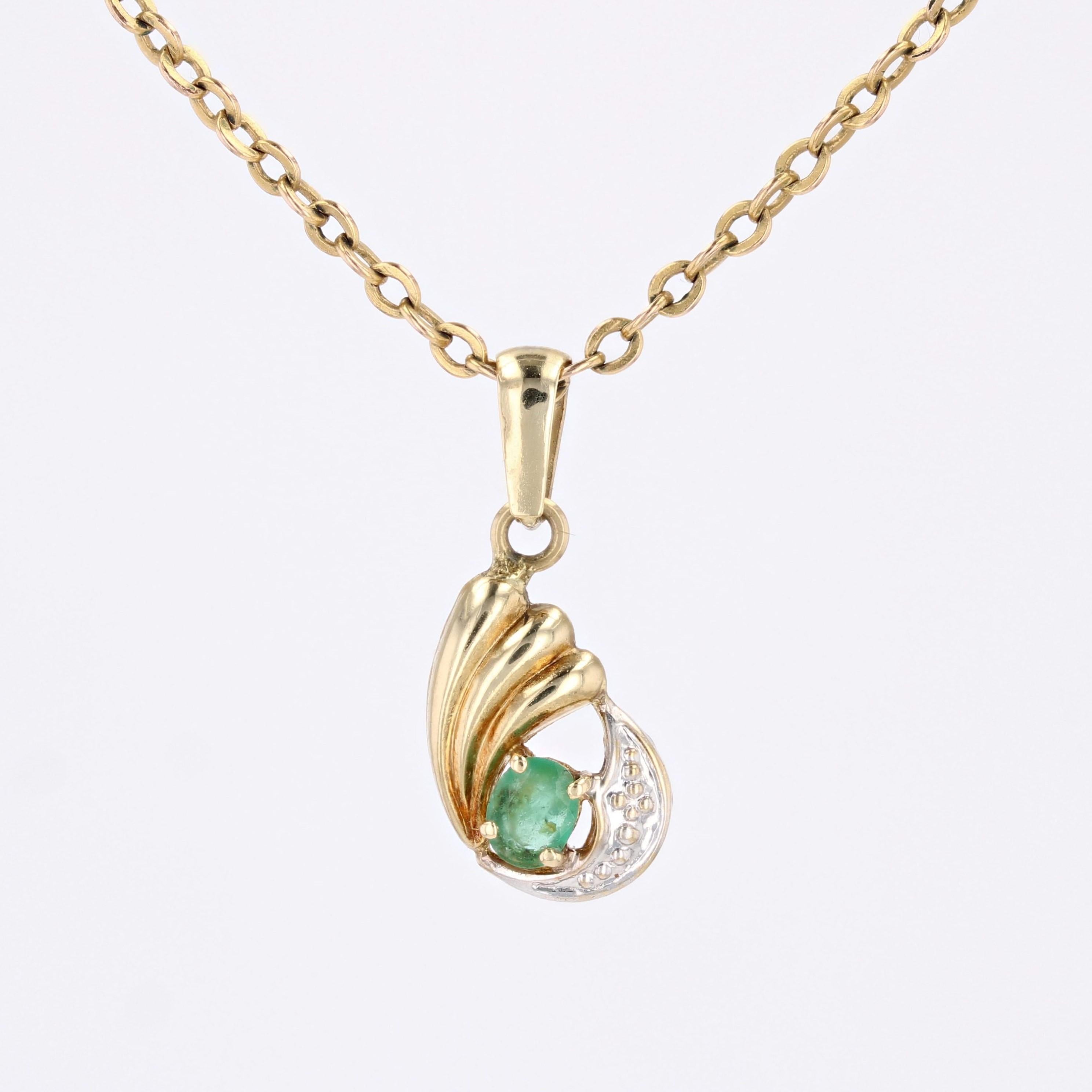 Pendentif moderne en or jaune 18 carats avec émeraude en vente 1