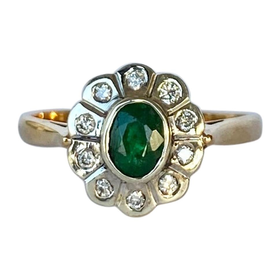 Bague moderne en grappe d'émeraudes et de diamants de 9 carats