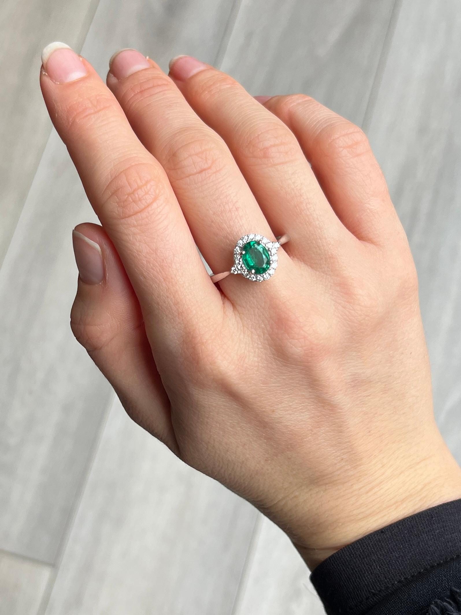 Round Cut Modern Emerald and Diamond Platinum Cluster Ring For Sale
