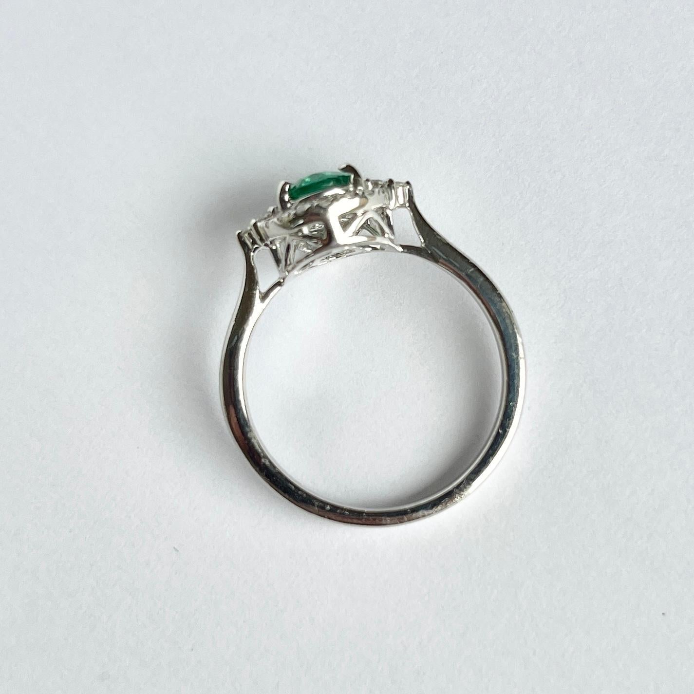 Modern Emerald and Diamond Platinum Cluster Ring In Good Condition For Sale In Chipping Campden, GB