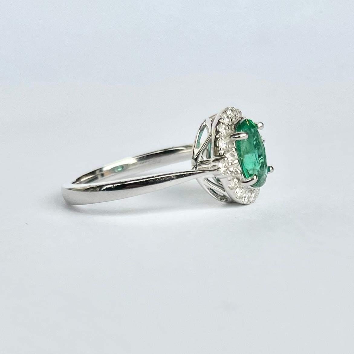 Modern Emerald and Diamond Platinum Cluster Ring For Sale 1