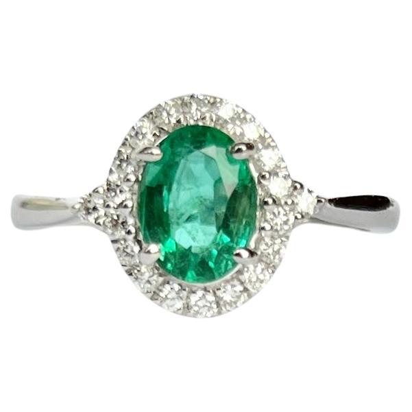 Modern Emerald and Diamond Platinum Cluster Ring For Sale