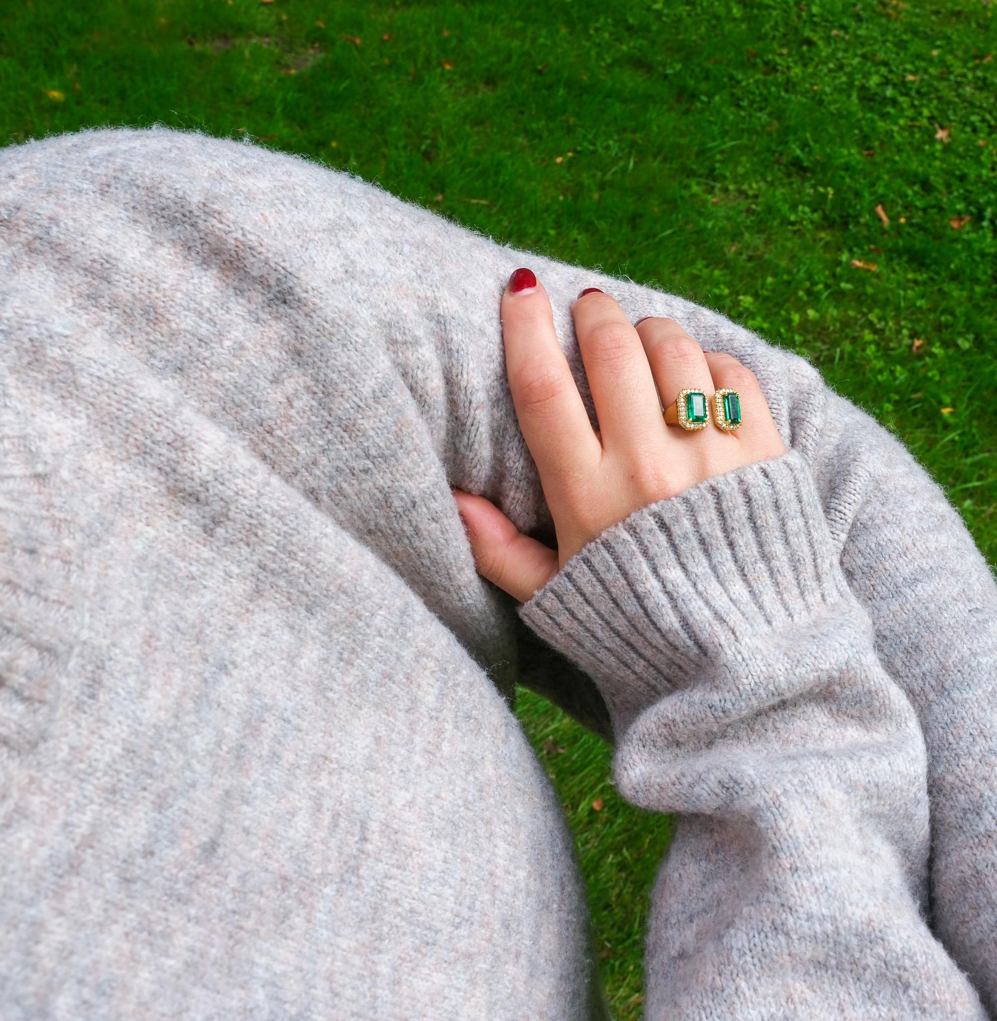 Bague fendue moderne en or jaune 18K avec émeraude et diamant Bypass ~3.5CTW Taille 7 en vente 3
