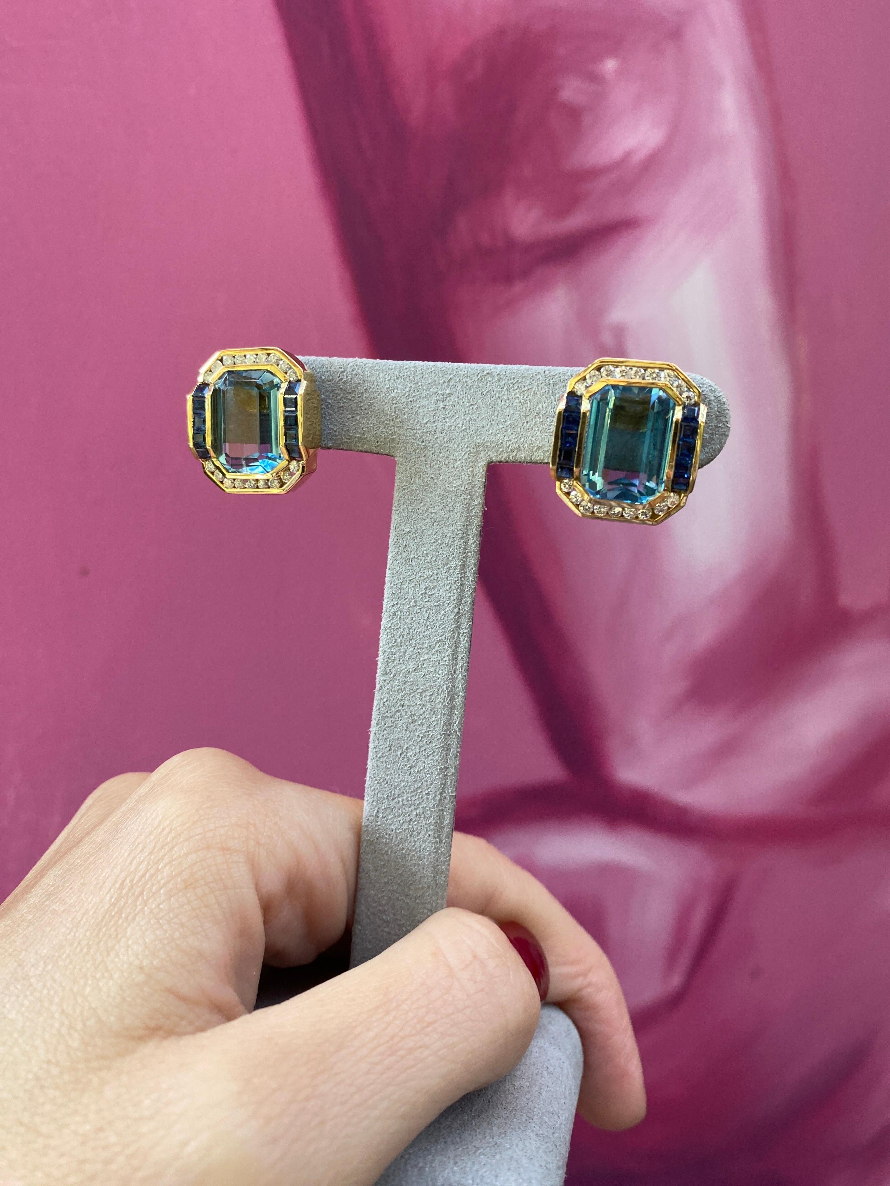Boucles d'oreilles modernes en or jaune 14 carats avec topaze bleue taille émeraude, saphir et diamants en vente 3