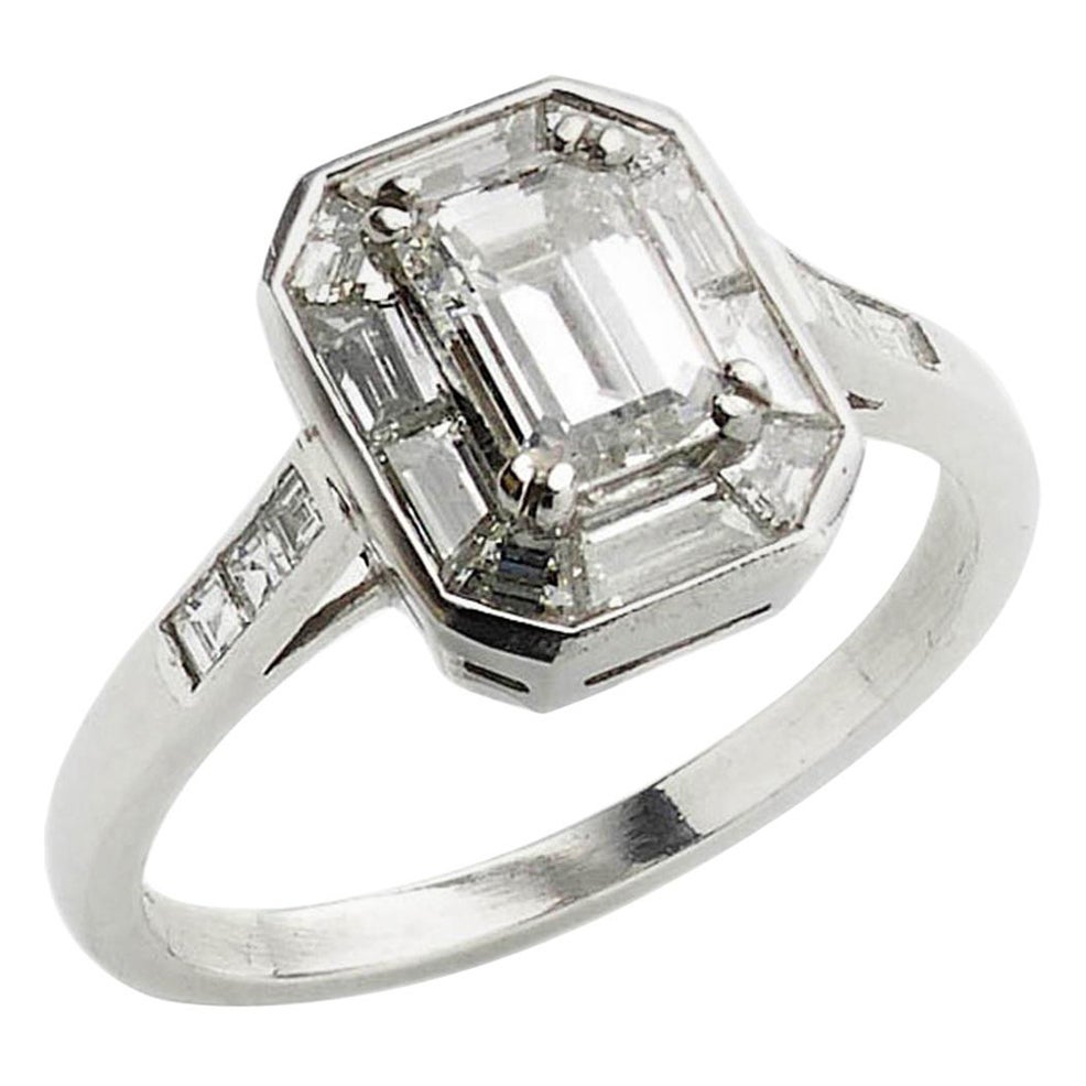 Anello moderno con diamante taglio smeraldo e platino, 0,72 carati