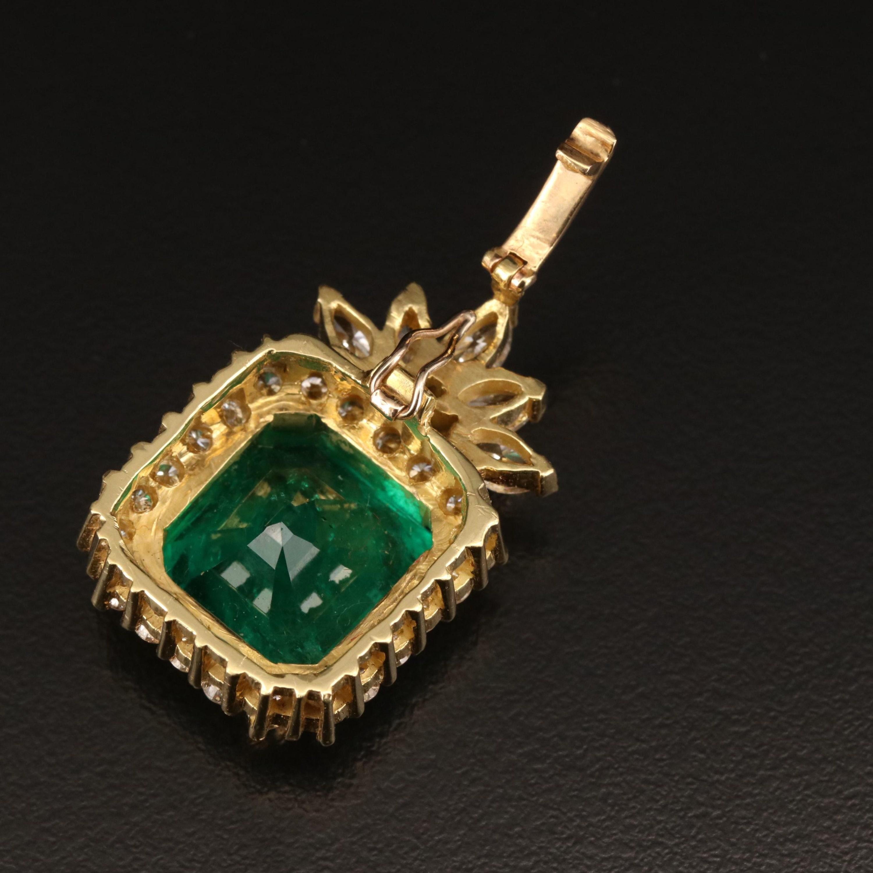 Women's Modern Emerald Cut Emerald Diamonds Pendant Necklace, 18K Gold For Sale
