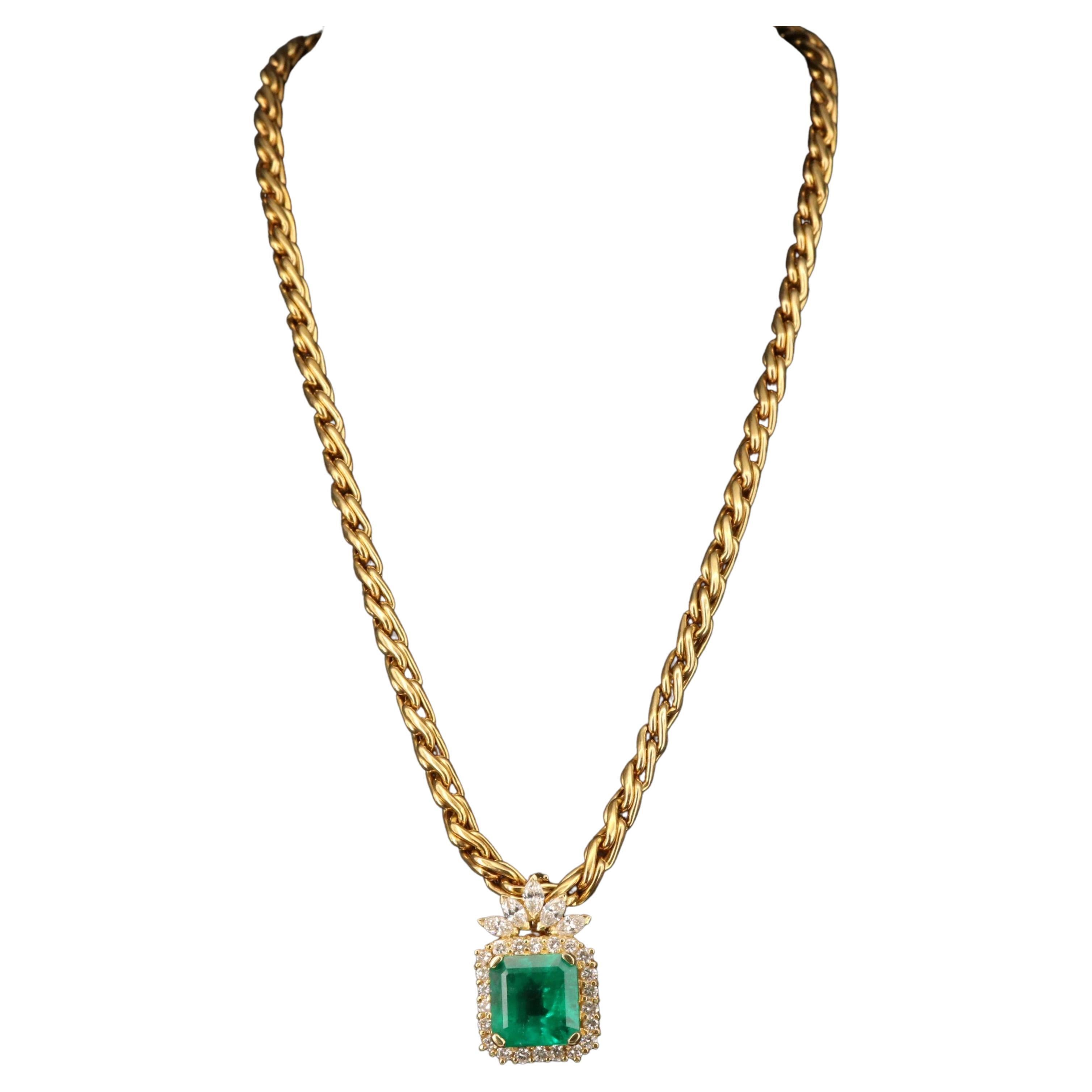 Modern Emerald Cut Emerald Diamonds Pendant Necklace, 18K Gold For Sale