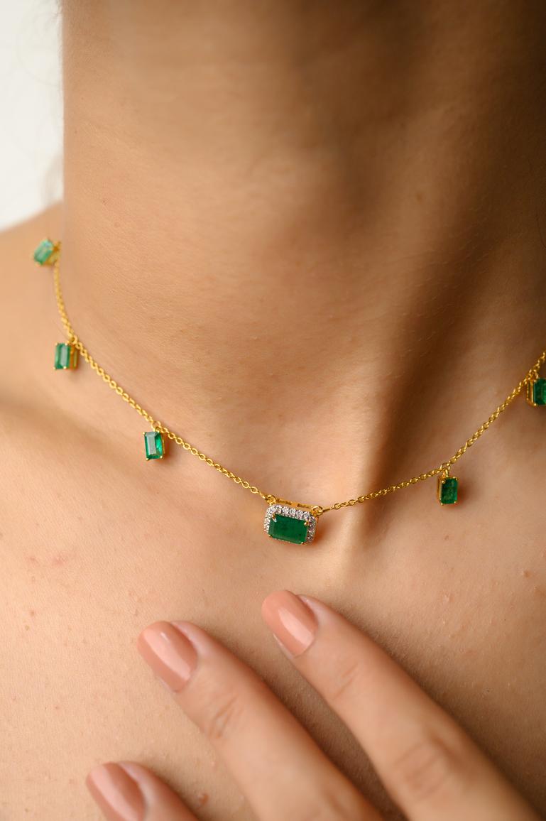 Modern Emerald Charm Necklace 14k Yellow Gold, Emerald Fine Jewelry Gift For Women For Sale