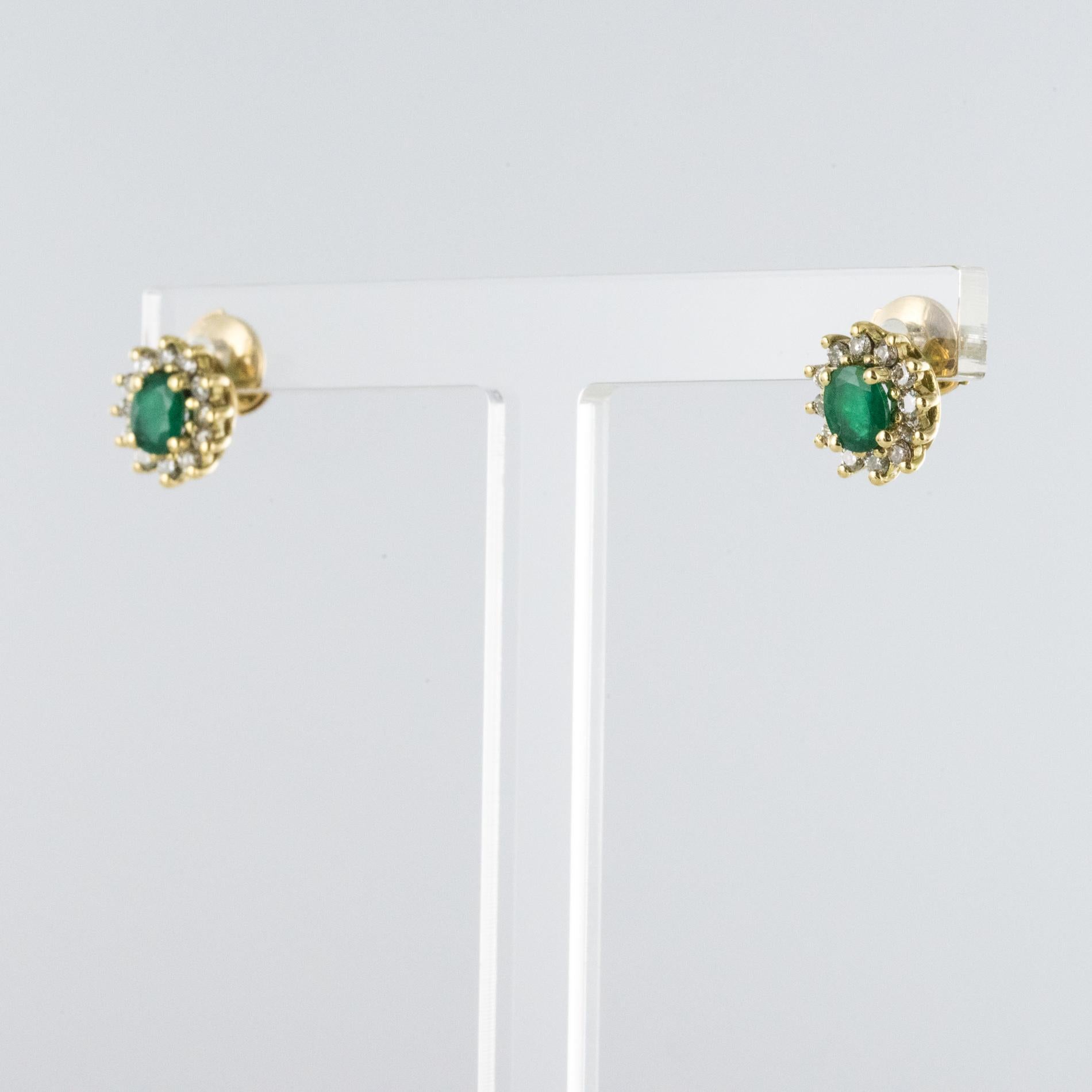 Modern Emerald Diamond 18 Karat Yellow Gold Daisy Earrings In Good Condition In Poitiers, FR