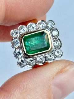 Modern Emerald, Diamond and 18 Carat Gold Cluster Panel Ring