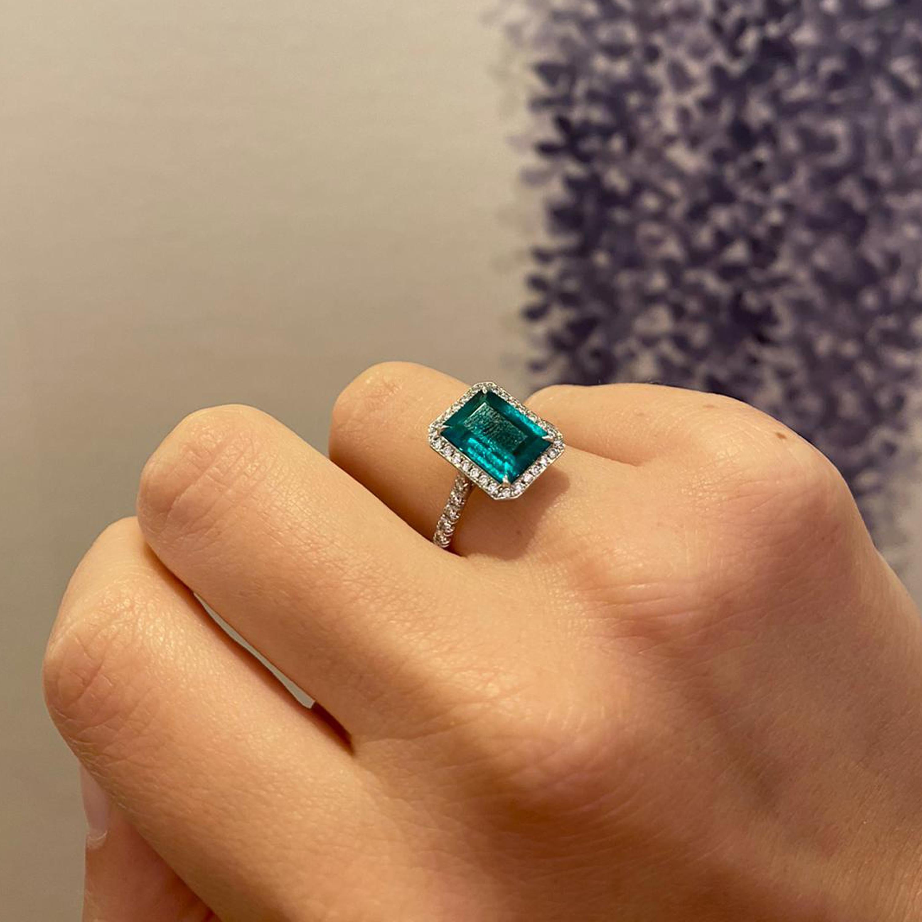 emerald modern ring