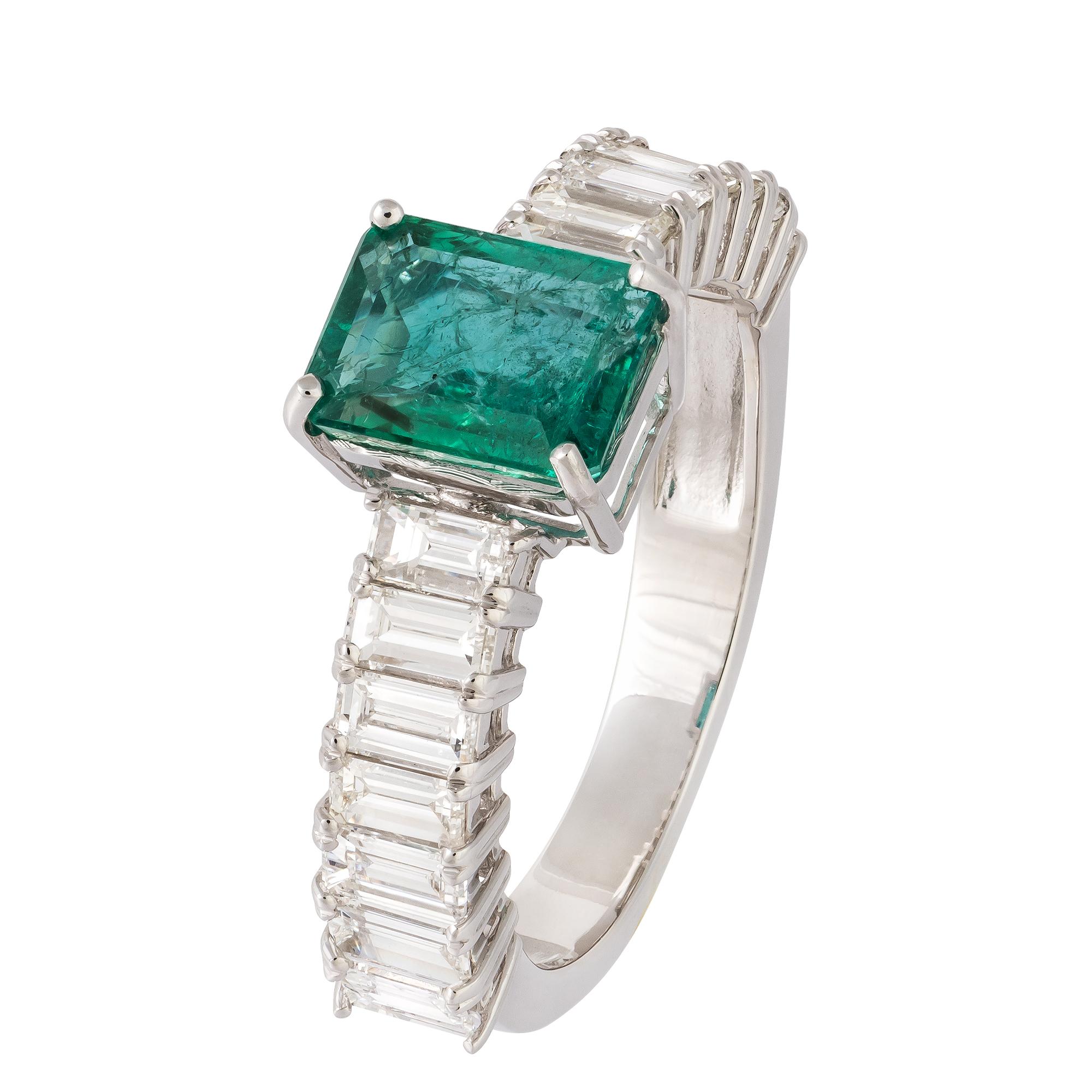 anello smeraldo moderno