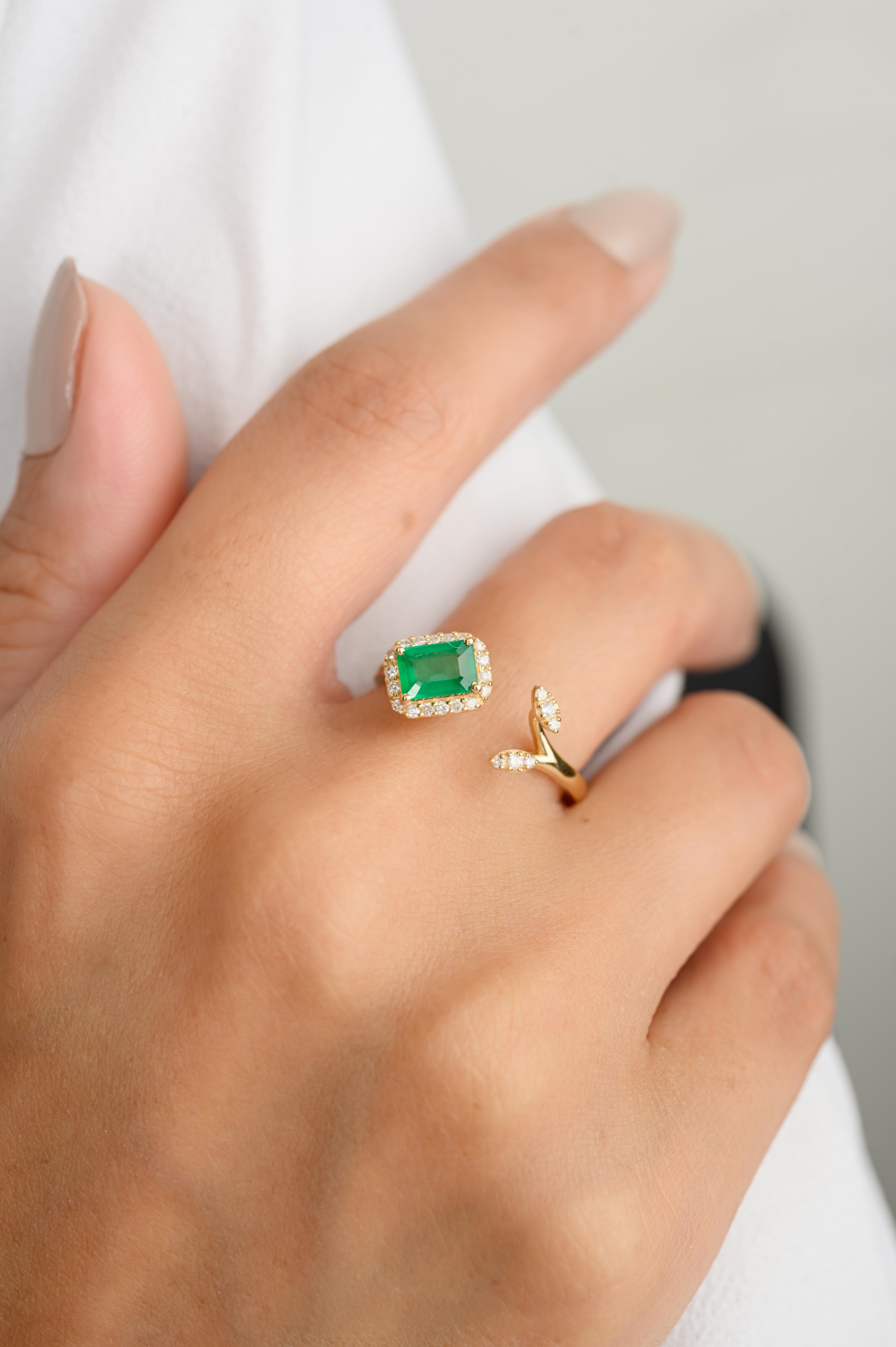 En vente :  The Moderns Emerald Diamond Open Ring for Her in 18k Solid Yellow Gold (Bague ouverte en or jaune 18 carats avec émeraude et diamant) 4
