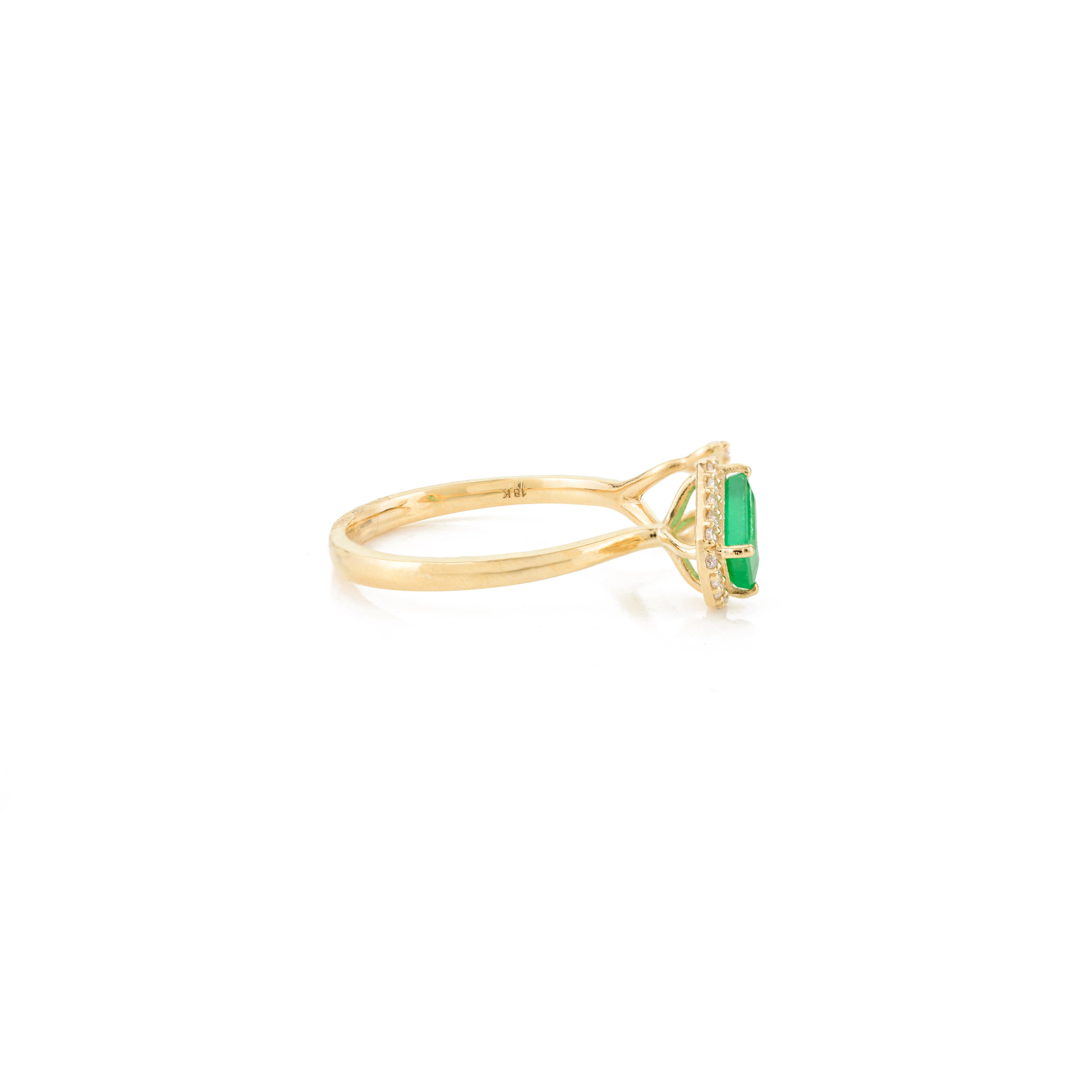 En vente :  The Moderns Emerald Diamond Open Ring for Her in 18k Solid Yellow Gold (Bague ouverte en or jaune 18 carats avec émeraude et diamant) 5